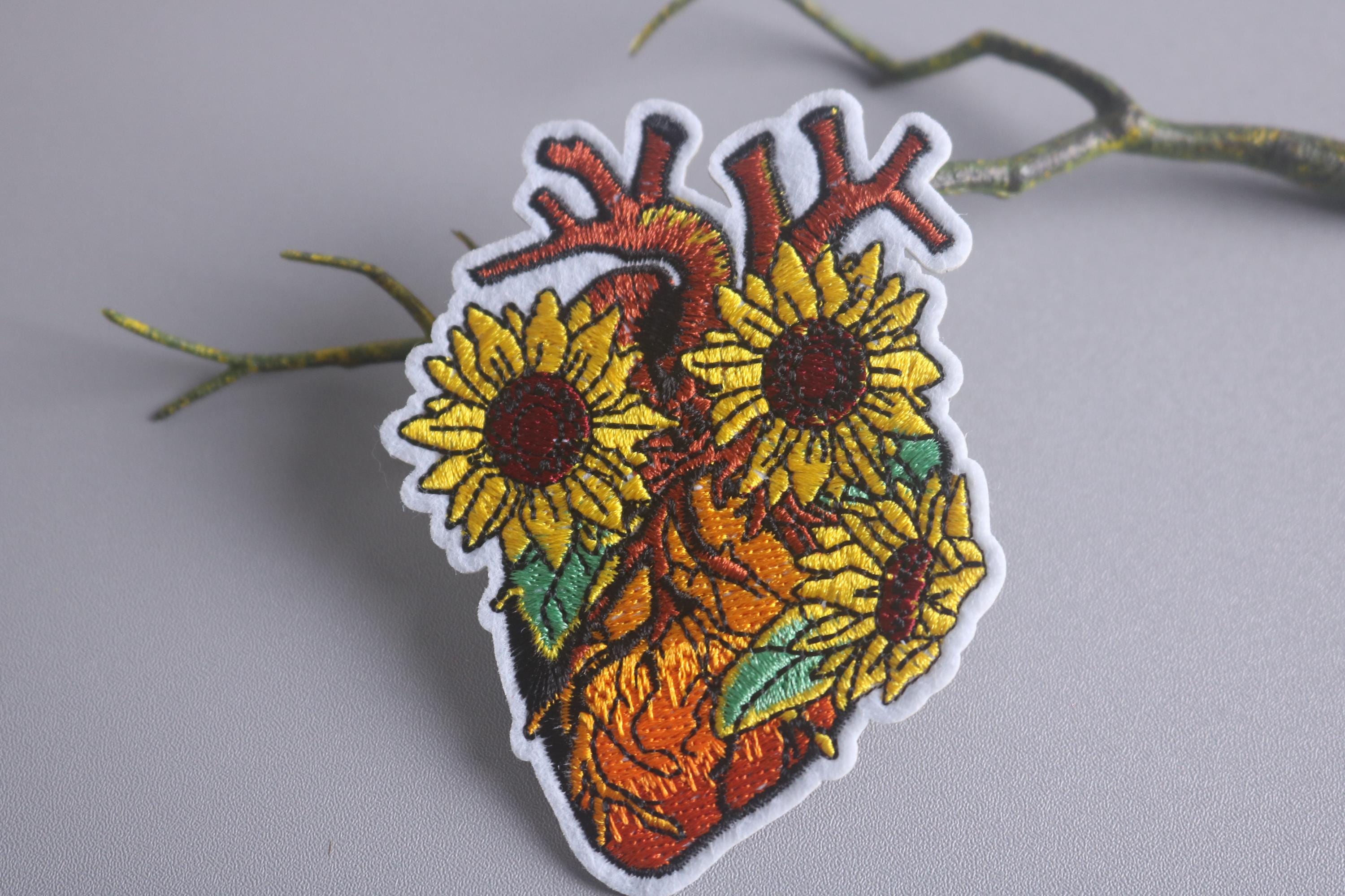 toppa a forma di cuore con girasoli, toppa a forma di cuore floreale, toppa da stirare, toppa ricamata, toppa divertente, toppa estetica, toppa meravi