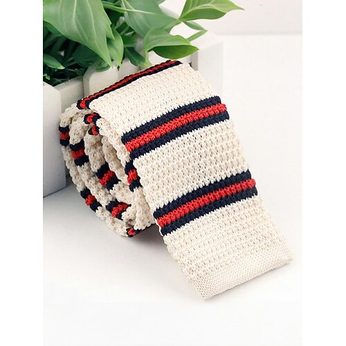 Strickkrawatte für Herren mit Streifen – stilvolle gewebte Weihnachtskrawatte mit roten, weißen und schwarzen Streifen für Feiertagspartys und festliche Anlässe Image