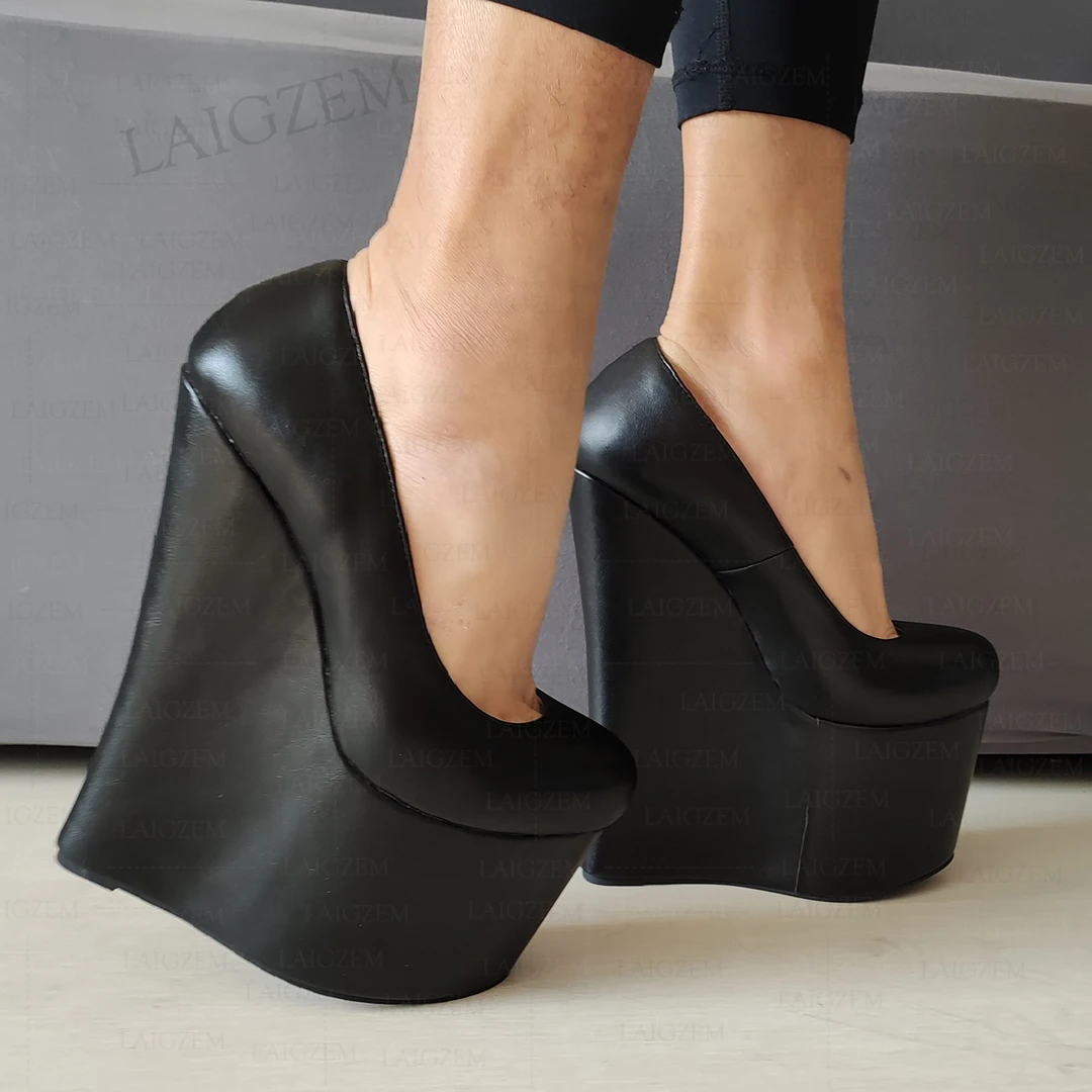 LAIGZEM Frauen Pumpen 20 CM High Heels Keile Runde Kappe Maultiere Party Faux Leder Damen Club Schuhe Frau Große Größe 38 41 42 44 48