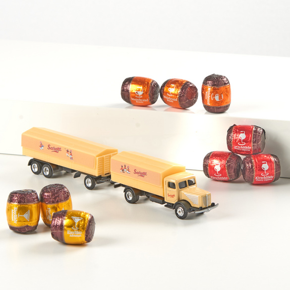 Nostalgie-Truck mit Alkohol-Fässern Image