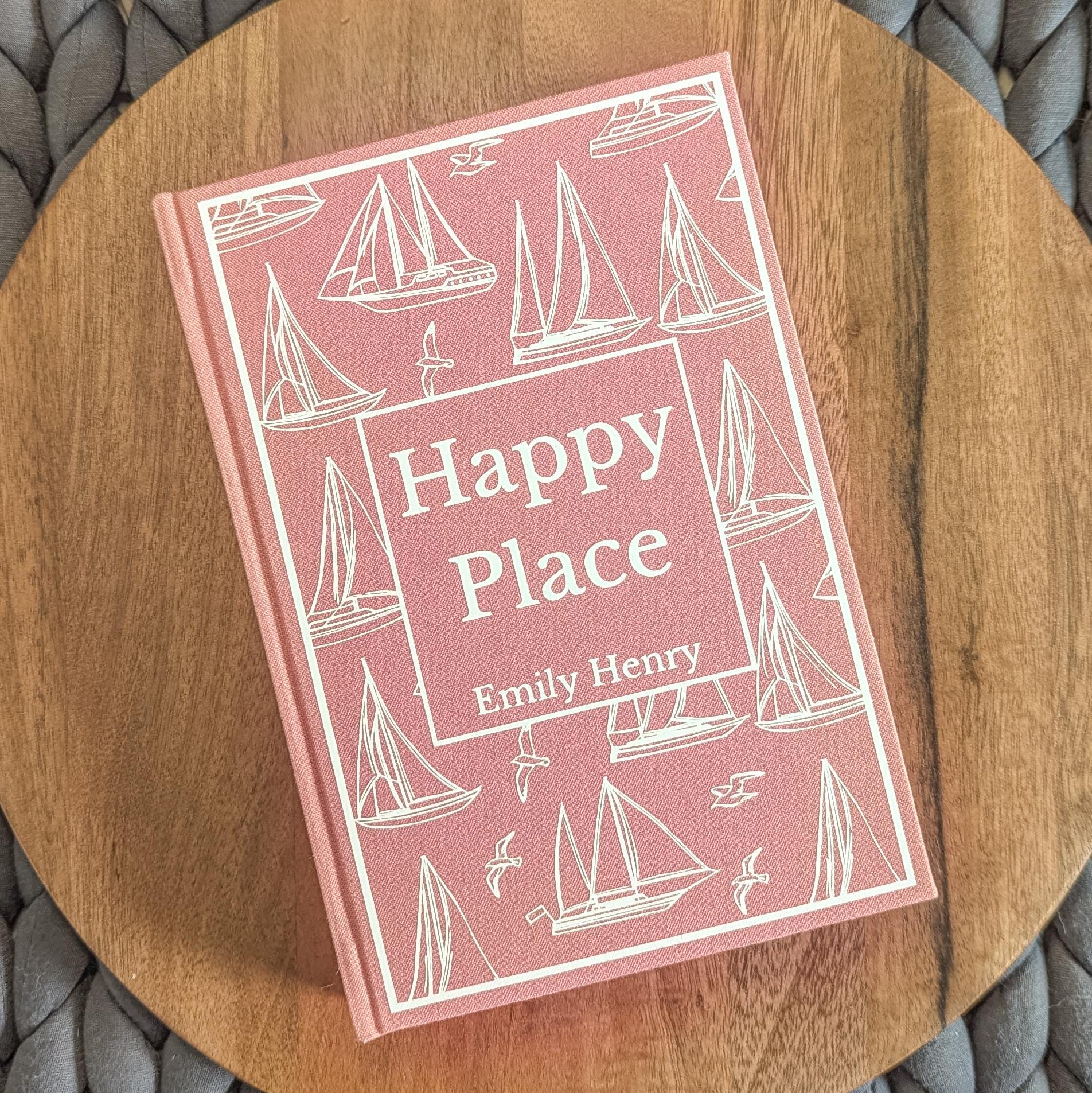 Happy Place di Emily Henry - Edizione speciale da collezione con copertina rigida rilegata a mano / Romanzo rosa in edizione speciale da collezione