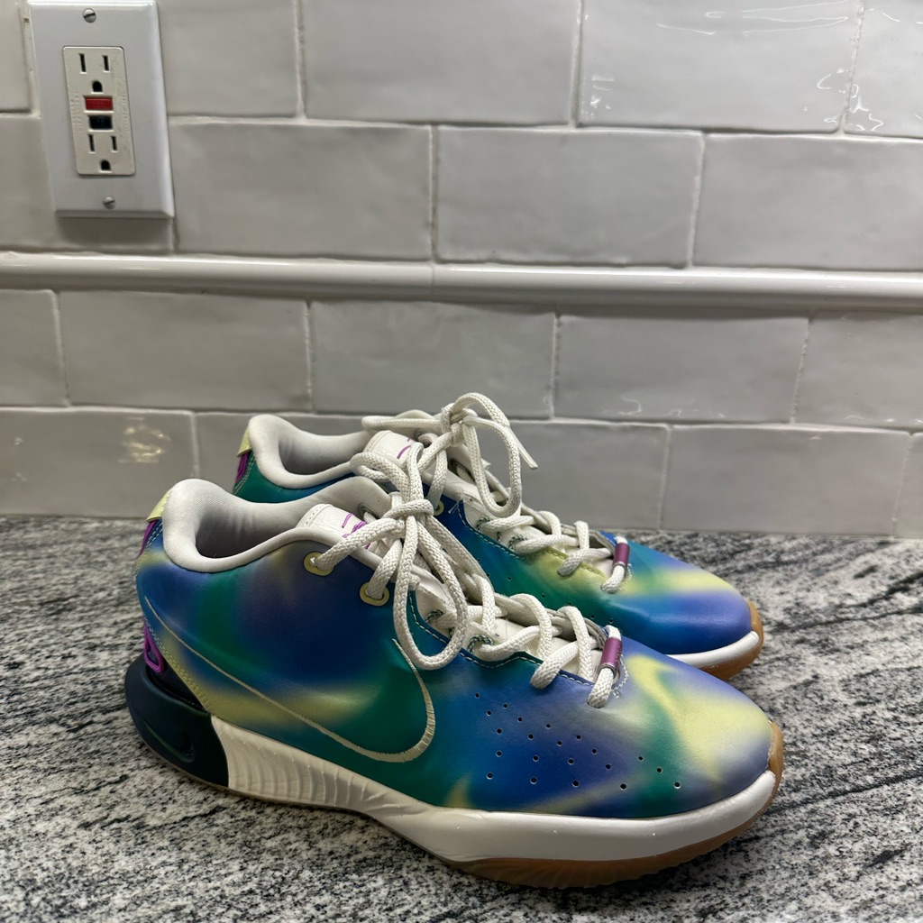 Nike Shoes | Kids Nike Lebron Xxi Se Northern Lights Lebron James Fn4305 -900 Size 6 | Color: Red | Size: 6bb