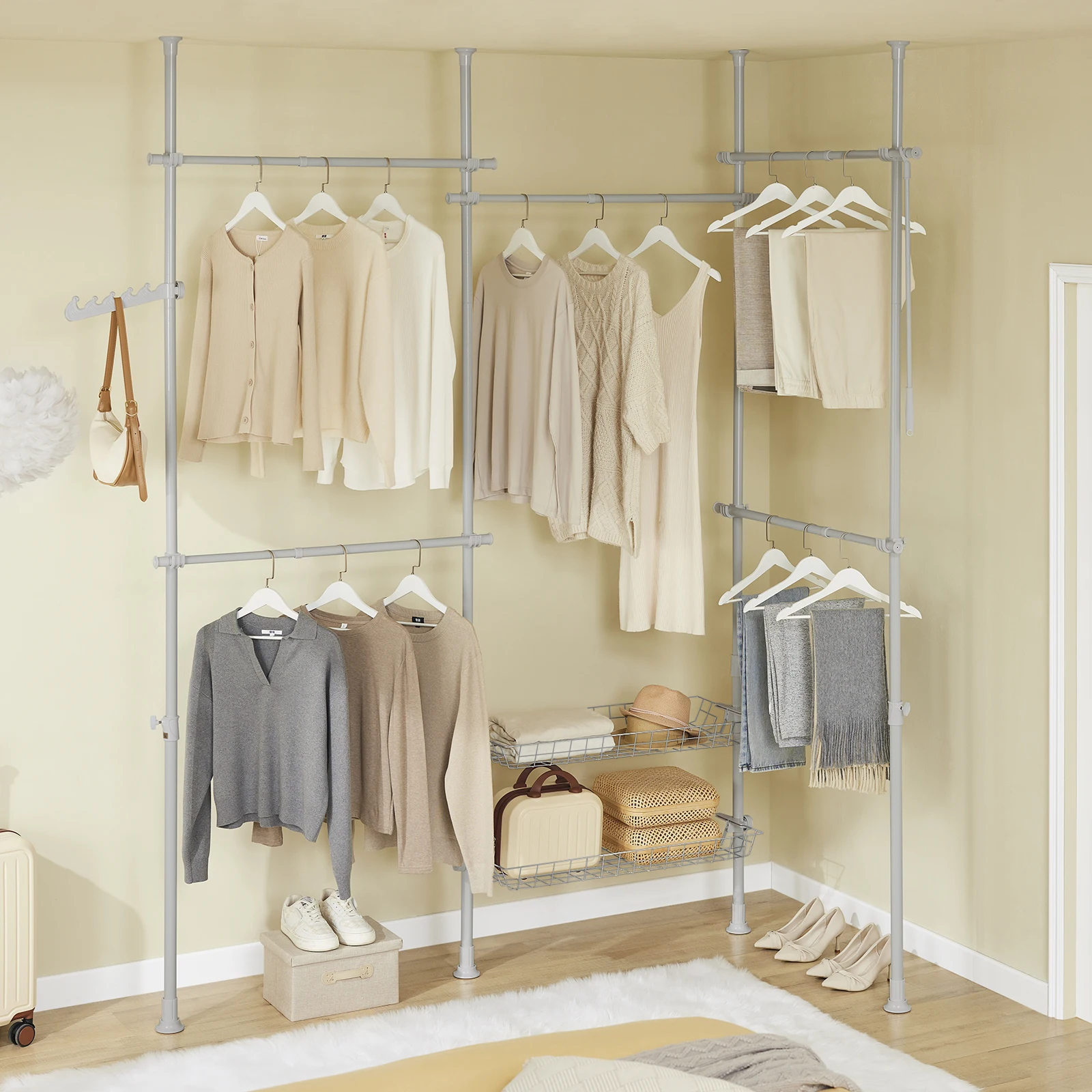 SoBuy KLS04-II Teleskop Kleiderständer, robuster Kleiderstange, verstellbarer offener Kleiderschrank mit Ablagen für Schlafzimme