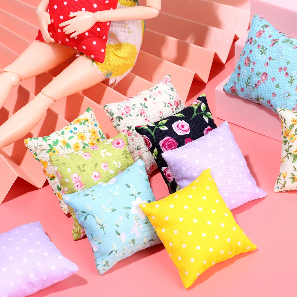 Heart de canapé miniatures floraux pour la décoration de la maison, coussins de scène de course de modèle, jouets de maison de jeu pour enfants, meubles de maison de beurre, 2 pièces