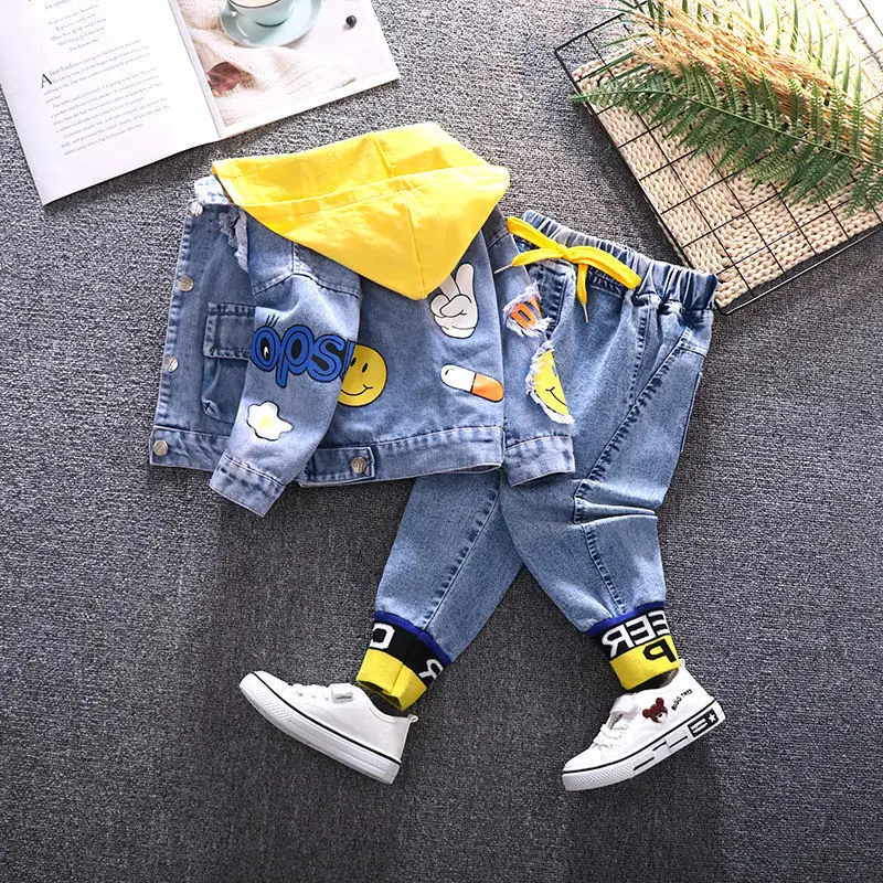 Jungen Frühlingskleidung Anzug Hübsche Kinder Denim Zweiteiliger Anzug Westlicher Stil Baby Baby Frühlings- und Herbstkleidung Image