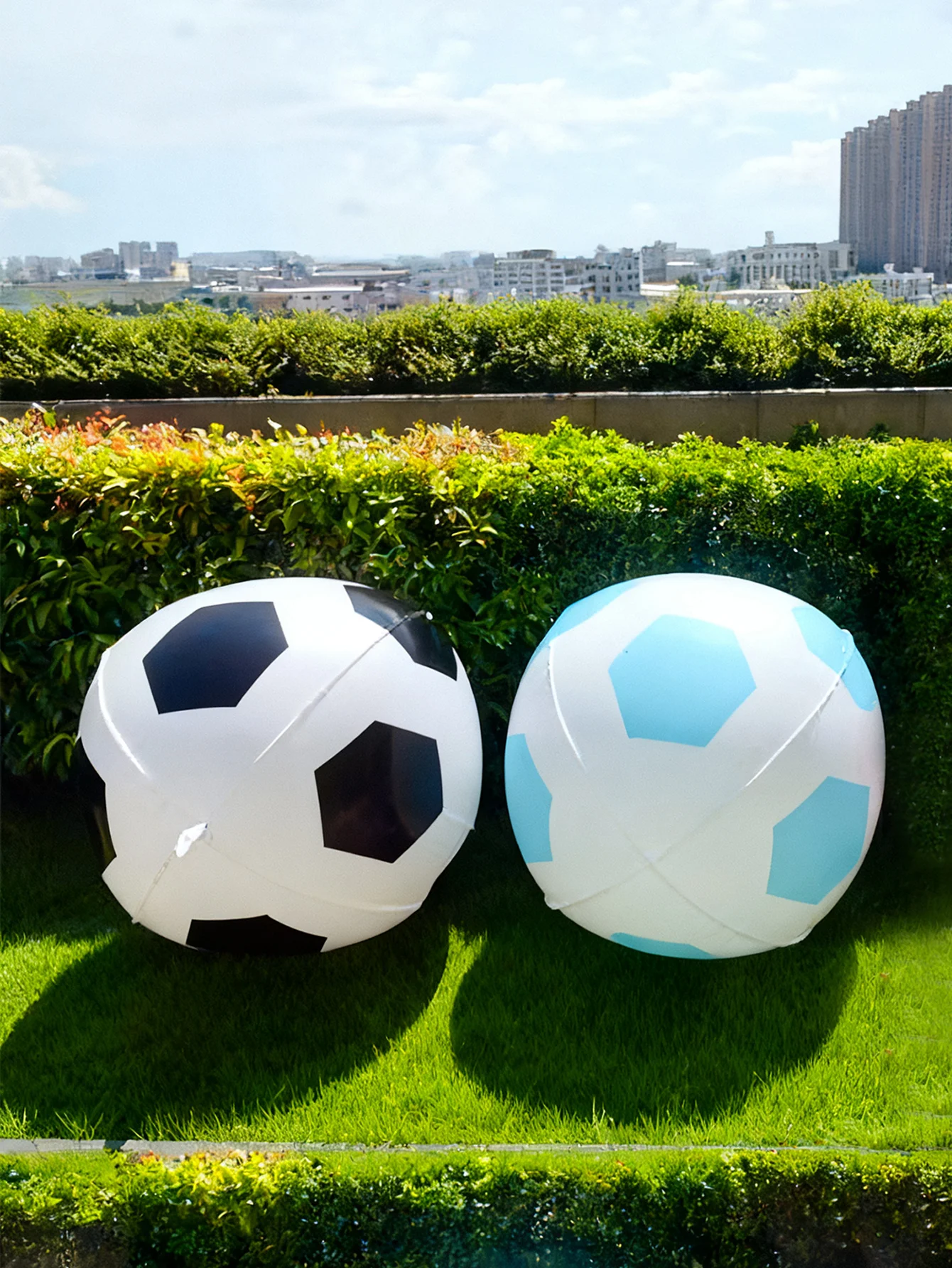 1 Stück großer 3D-Fußballballon, schwarzer und blauer Fußball, geeignet für Fußballthema, Sportparty-Luftballons, Sportthema Image