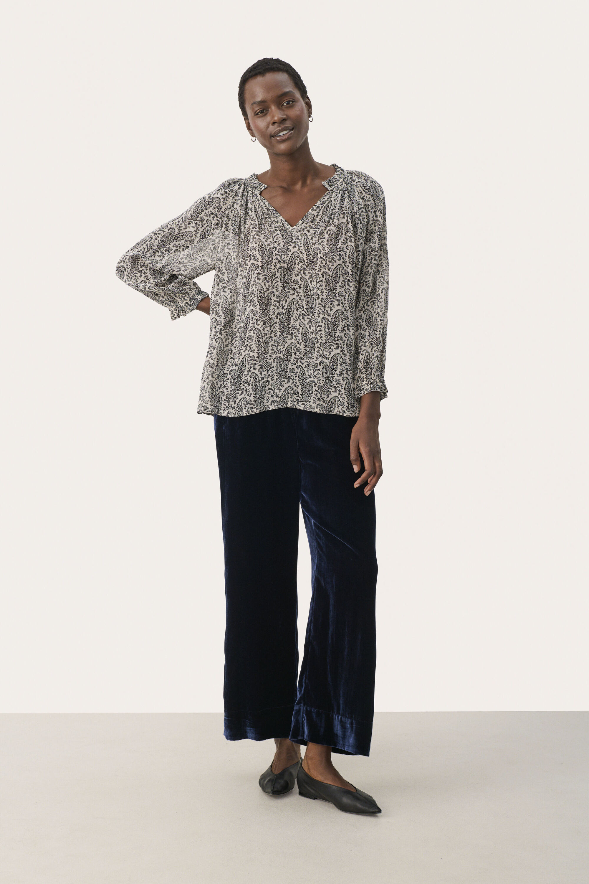 Langarm-Bluse Relaxed fit French Oak Paisley Print white black Image