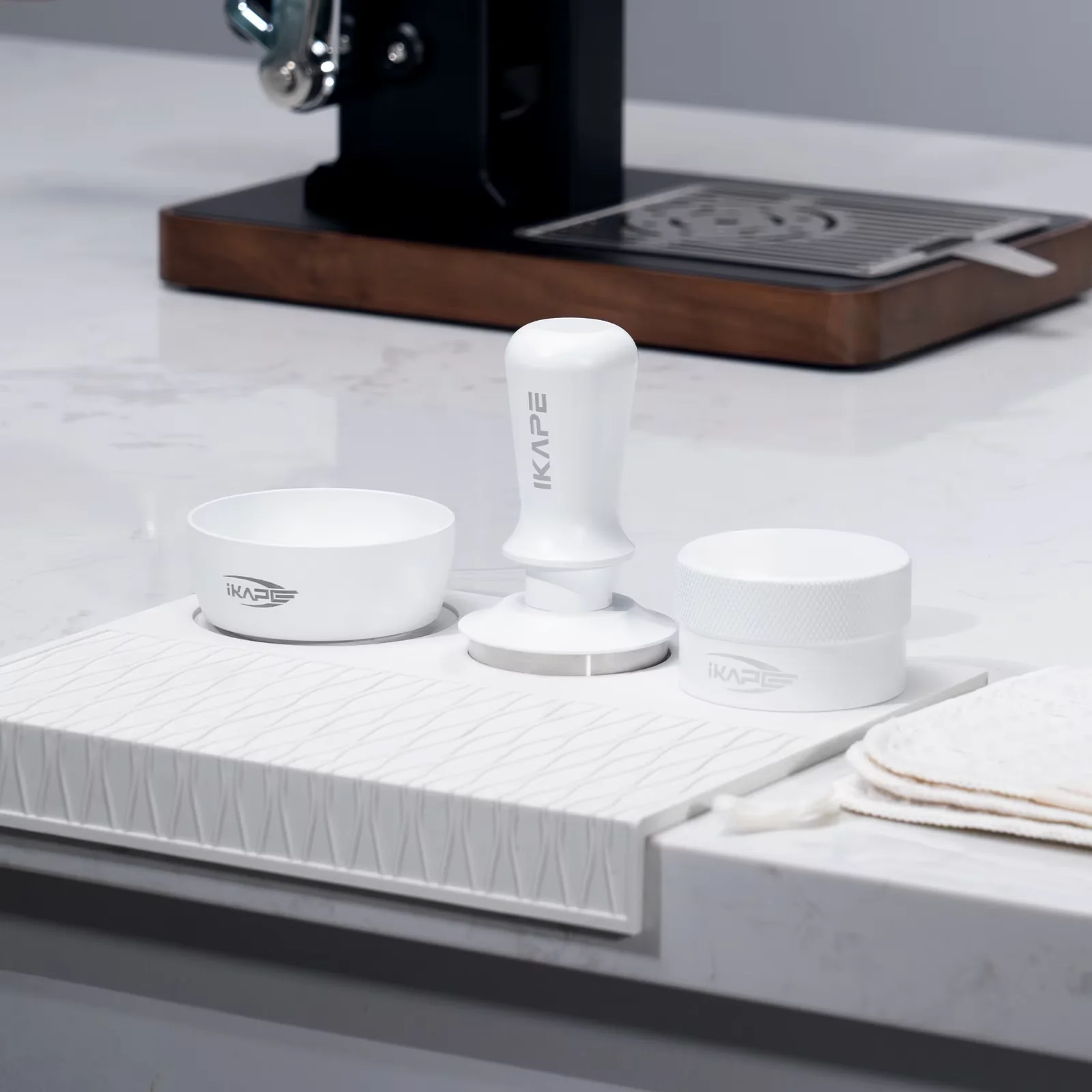 IKAPE 51/53/58 mm Espresso-Tamper-Set, Weiß, 6 Zoll, Espresso-Zubehör-Set mit Kaffeestampfer, Distributor, Silikonmatte Image