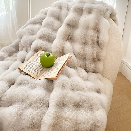 Plüschige Kaninchenfelldecke, weiche, doppellagige Kuscheldecke für Sofa, Bett, Büro oder zum Nickerchen, dicke, warme, flauschige Decke für Herbst- und Winterdekoration Image