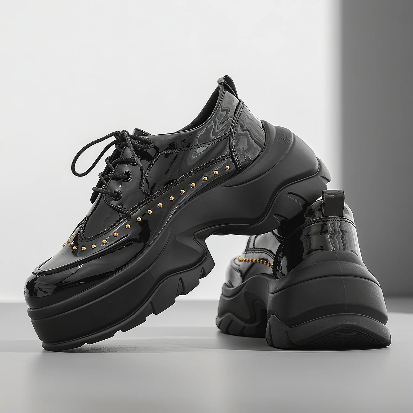 Designer Niet Männer Schwarz Punk Schuhe Rock Bühne Stil Schnüren Dicke Sohle 4,5 CM Aufzug Schuhe Männer Glänzend leder Casual Schuhe