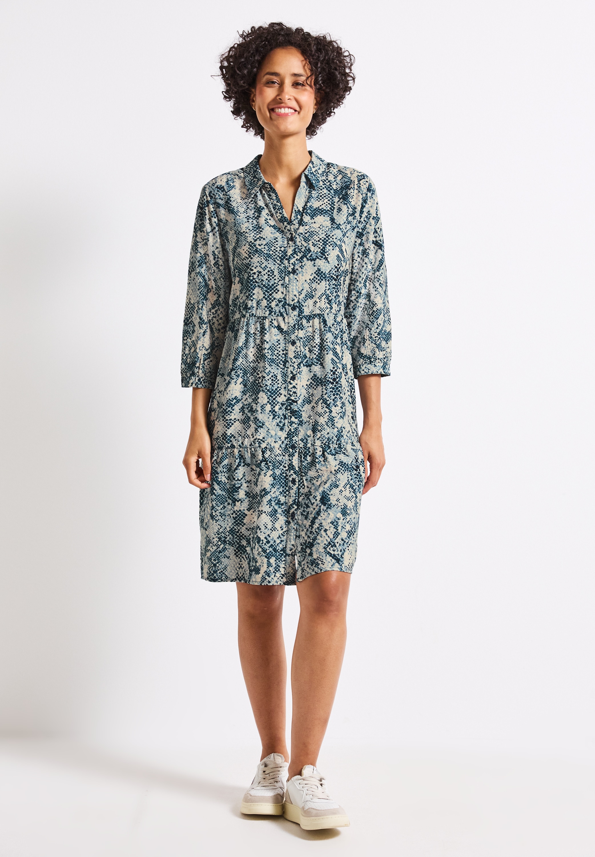 Sommerkleid STREET ONE, Damen, Gr. 42, EURO-Größen, blau (arona blau), Stoff, 88% Viskose, 12% Polyamid, bedruckt, normal knieumspielend, V-Ausschnitt, Bündchen, Kleider Sommerkleid, mit Volant