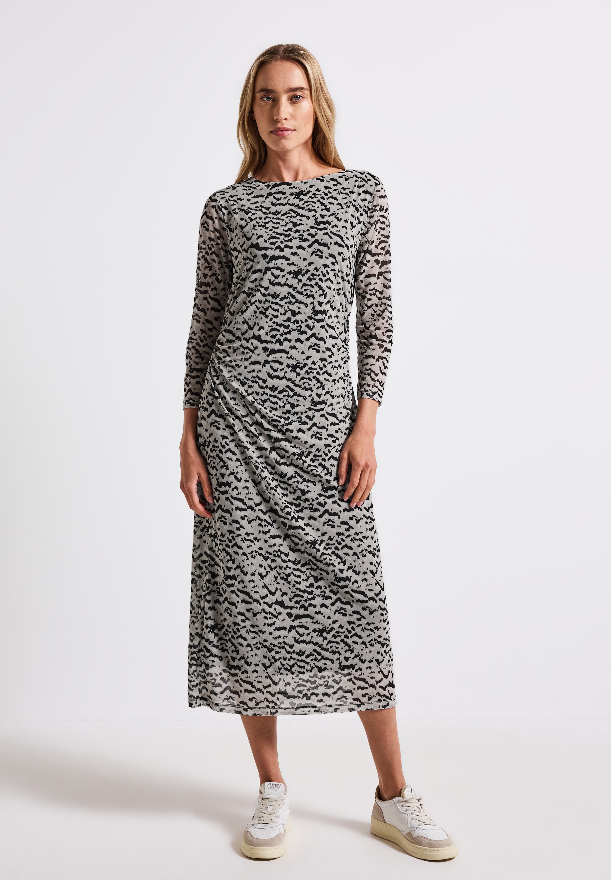 Midikleid STREET ONE, Damen, Gr. 46, EURO-Größen, beige (morning beige), Stoff, Obermaterial: 95% Polyester, 5% Elasthan; Unterkleid: 100% Viskose, bedruckt, normal wadenlang, U-Boot-Ausschnitt, abgesteppt, Kleider Midikleid, mit Taillierung