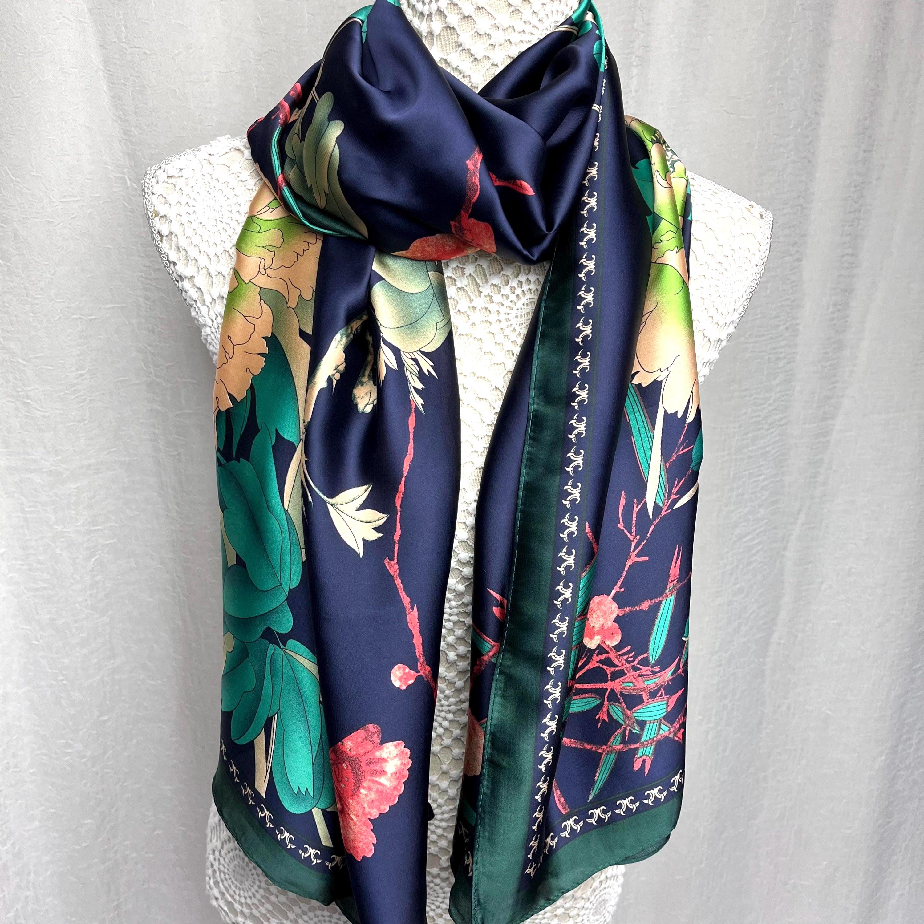Sciarpa di seta blu navy, sciarpa avvolgente in raso floreale da donna, pareo, regalo personalizzato per donna, foulard