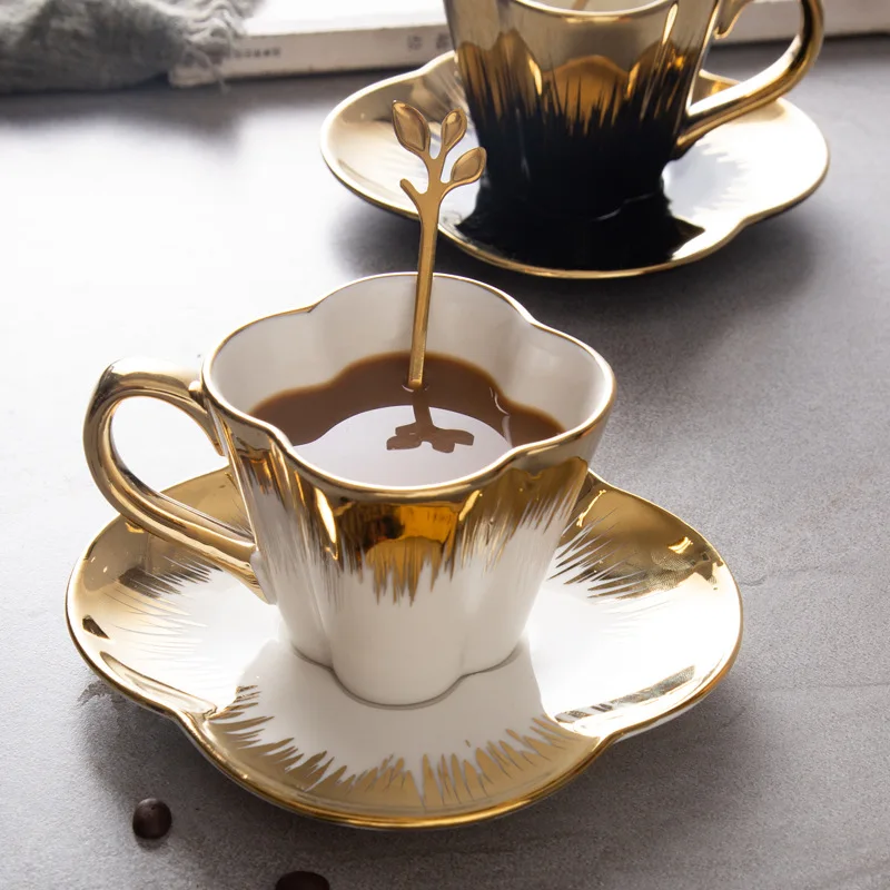 Europäisches Luxus-Kaffeetasse- und Untertassen-Set Advanced Sense Cup Englischer Nachmittagstee mit vergoldetem Griff aus Knochenporzellan Image