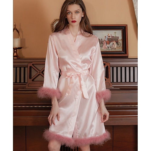 Satinbademantel für Damen mit weißen Fellverzierten Ärmeln - Feiertags-Loungewear für die festliche Saison Valentinstagsgeschenk Idee für Sie Image