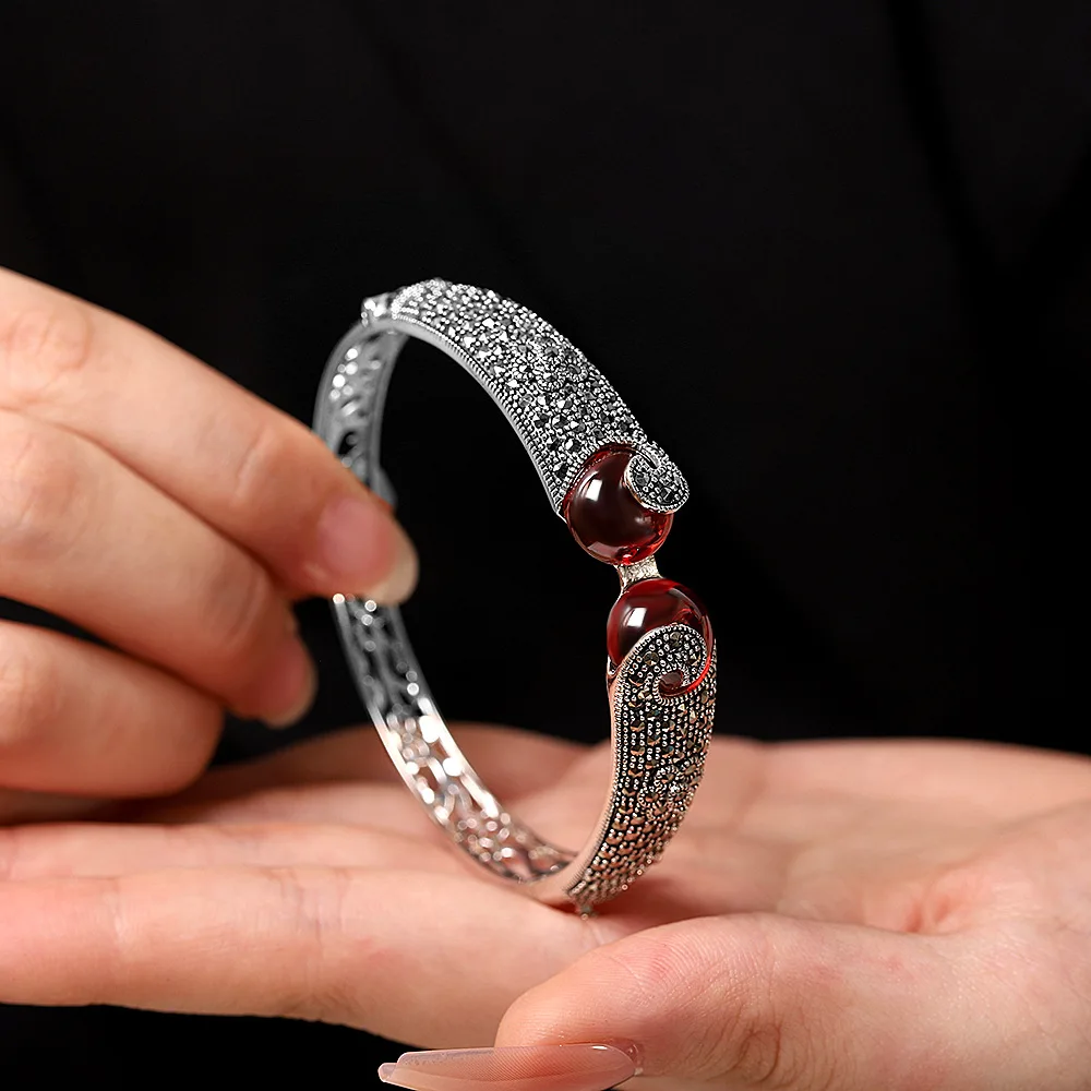 Uglyless Ethnische Thai-Silber-Armreifen für Damen, Chalcedon-Granat-Armreifen, verstellbar, echtes 925er Silber, Markasit-Blume, Vintage-Schmuck