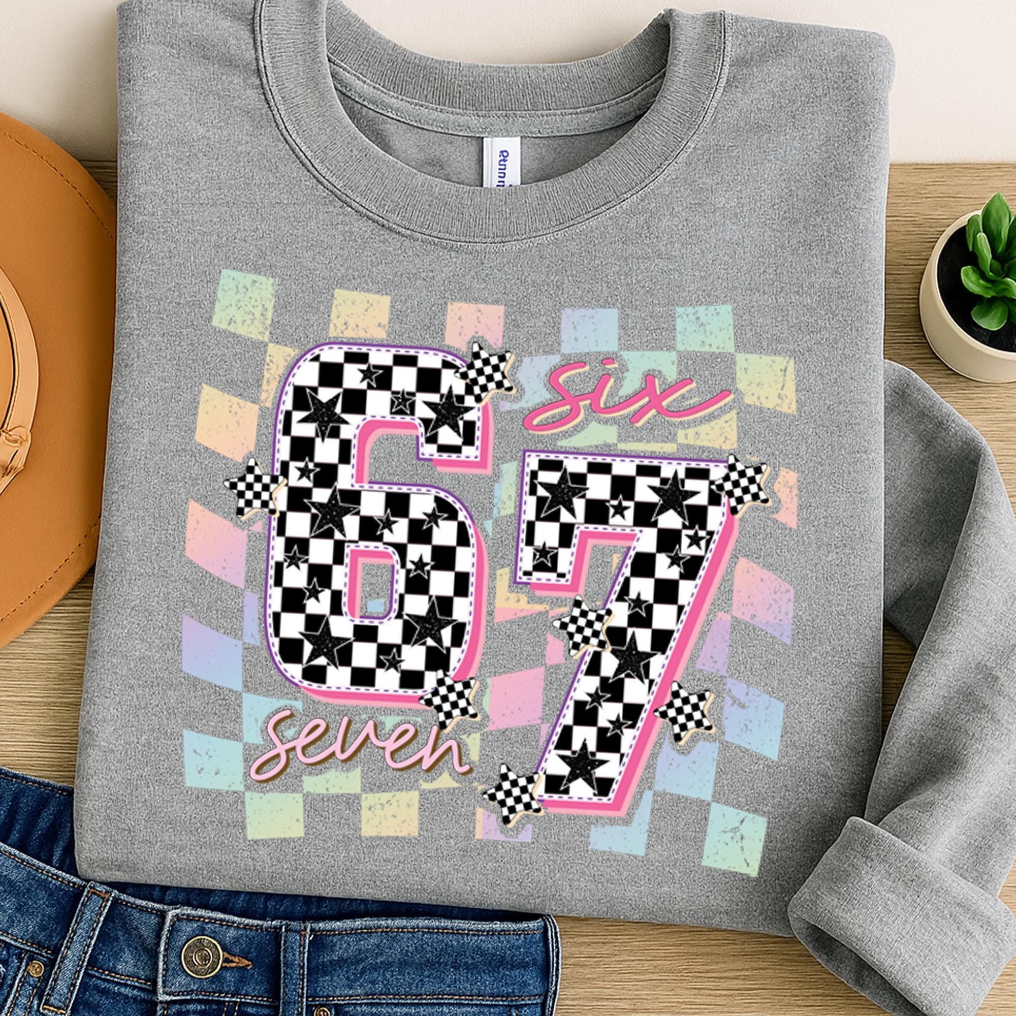 67 png, 6 7 Png, Six Seven Png, Maglietta Six Seven, 6 7 Png, Meme frase virale Png, Viral TikTok Png, Detto divertente Png, design divertente 6 7 png