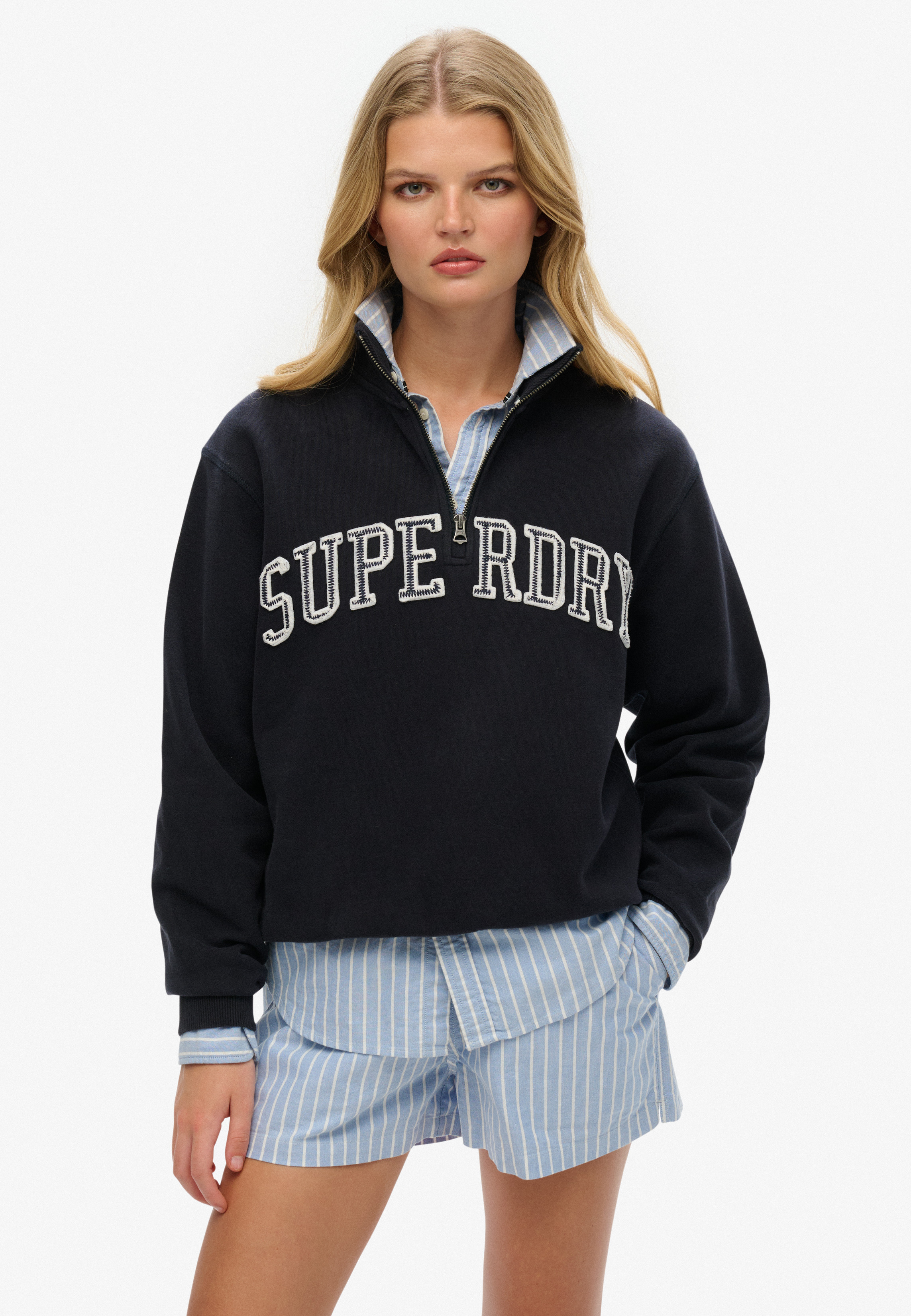 Sweatshirt SUPERDRY "ATHLETIC ESS APPLIQUE HALF ZIP", Damen, Gr. M, blau (eclipse navy), Sweatware, Obermaterial: 100% Baumwolle, bedruckt, loose fit normal, ohne Ausschnitt, Rippbündchen, Sweatshirts Sweatshirt