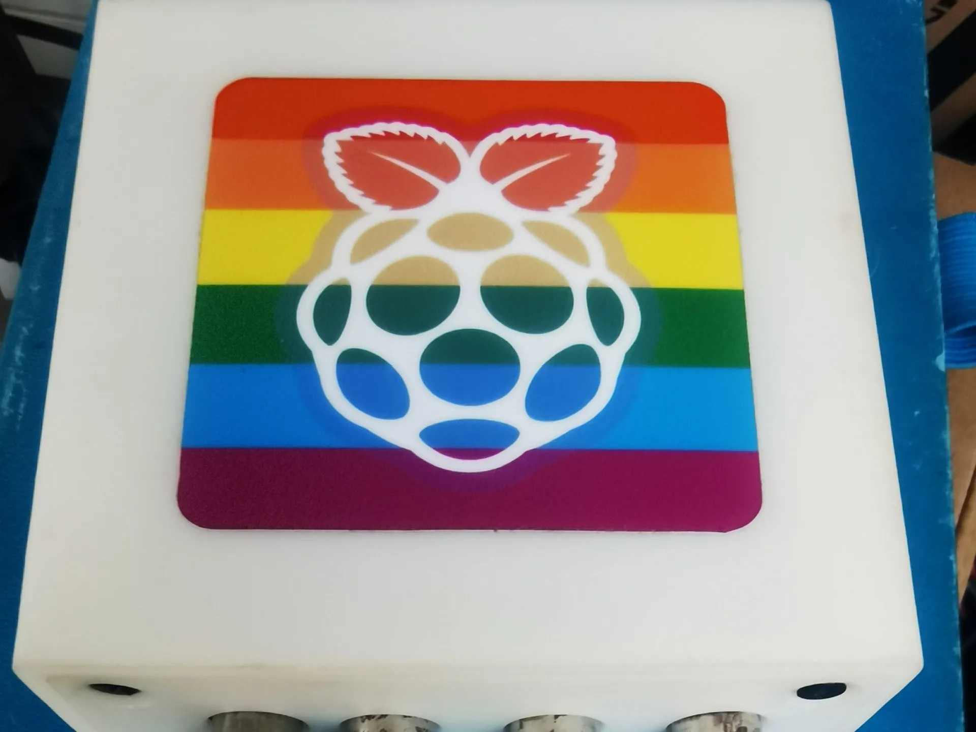 Raspberry Pi Retro-Spielekonsole, RGBS-Ausgang für CRT-Fernseher, über 3000 vorinstallierte Spiele, unterstützt PS1 / Arcade / MD / SNES /GBA Image