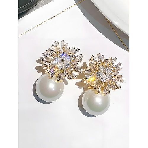 Weihnachtsohrringe für Damen mit Perlen und Kristallen in Schneeflockenform, aus einer Legierung, erhältlich in Rot, Weiß und verschiedenen Farben – das perfekte Weihnachtsgeschenk Image