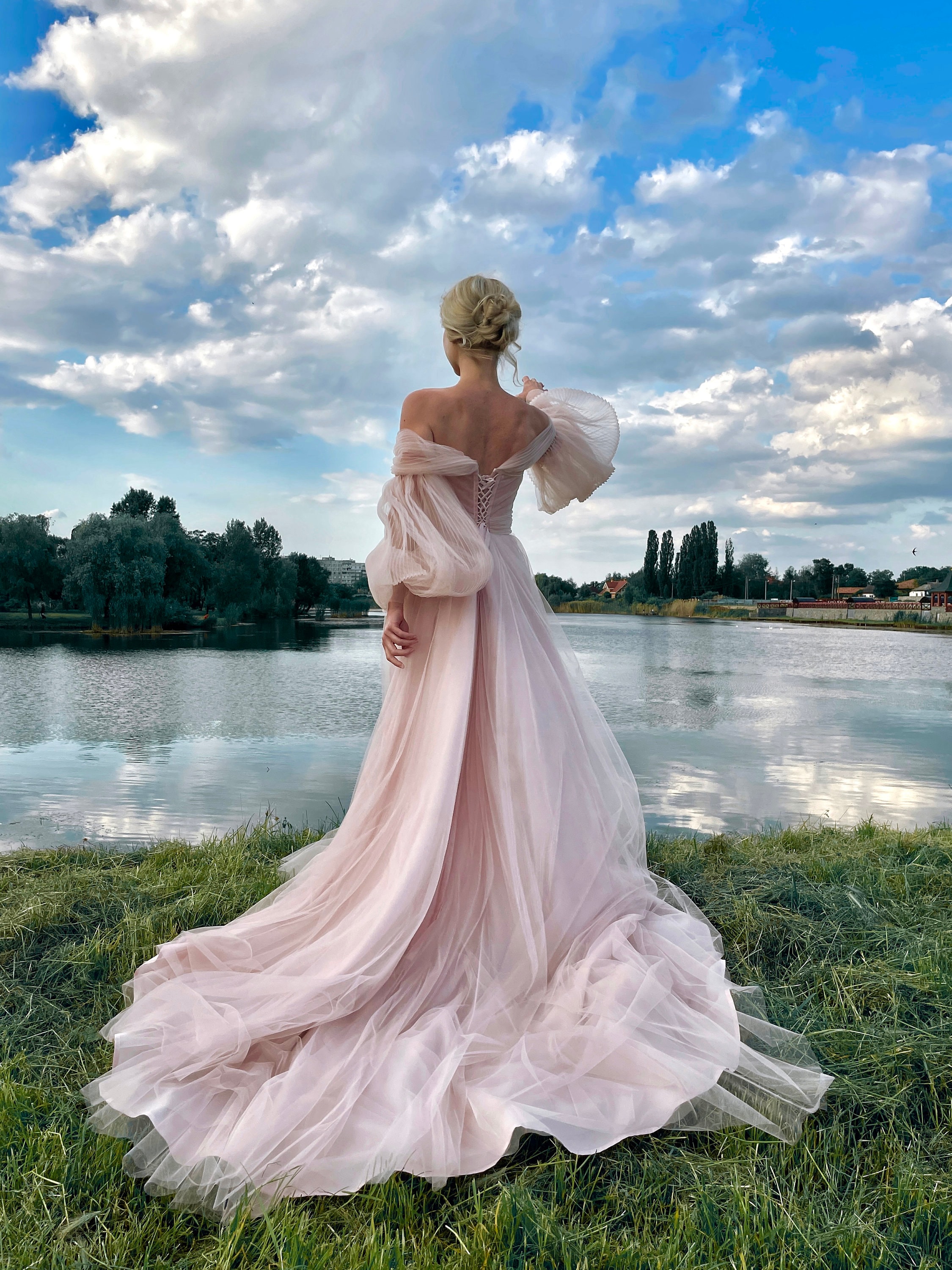 Abito da cerimonia rosa tenue, abito in tulle gonfio con lungo strascico, abiti con maniche a sbuffo, abito da sposa, abito da ballo, abito rosa per f