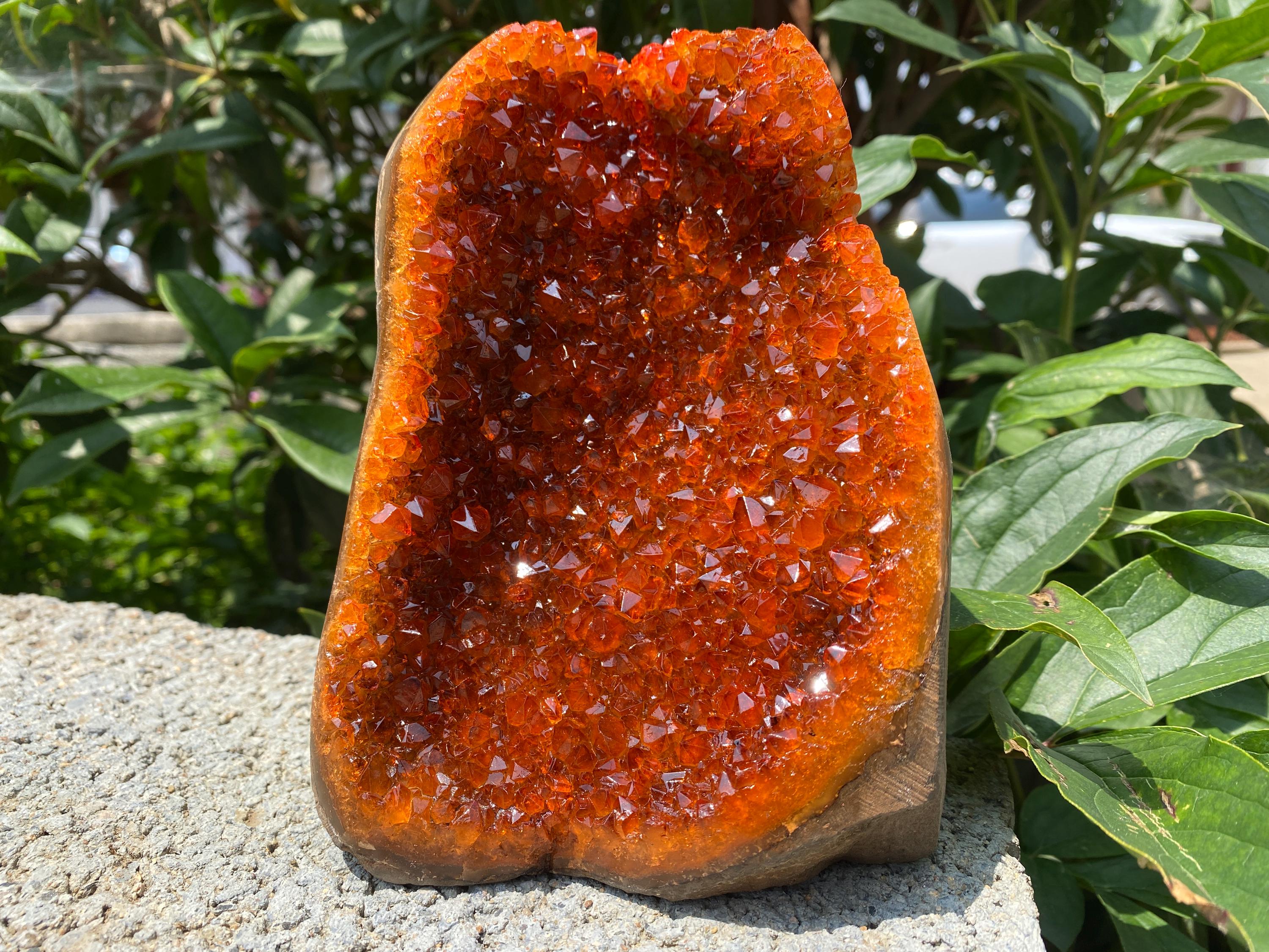 Quarzo geode arancione, cristallo di quarzo, esemplare Vug, decorazione per la casa, intagliato a mano, geode di cristallo, regali di cristallo casual