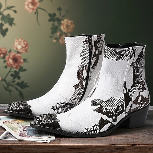 Herrenstiefel aus echtem Leder in Schwarz und Weiß mit einzigartigem Design – trendiges Schuhwerk für modebewusste Männer und legere Anlässe. Image