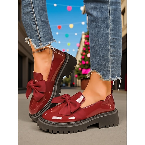 Damen Burgunderfarbene Lackleder Slip-On Loafers mit Schleife – Chunky Plattformschuhe für lässige Ausflüge Alltagstragen und Weihnachtsferien Image