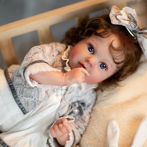 Wiedergeborene Babypuppen - 60 cm weiche Körper realistische Puppenmädchen liebenswert wach lockiges Haar Mädchen Bebe Reborn aus Silikon realistische Babypuppen mit Geschenkschachtel für Kinder ab 3 Image