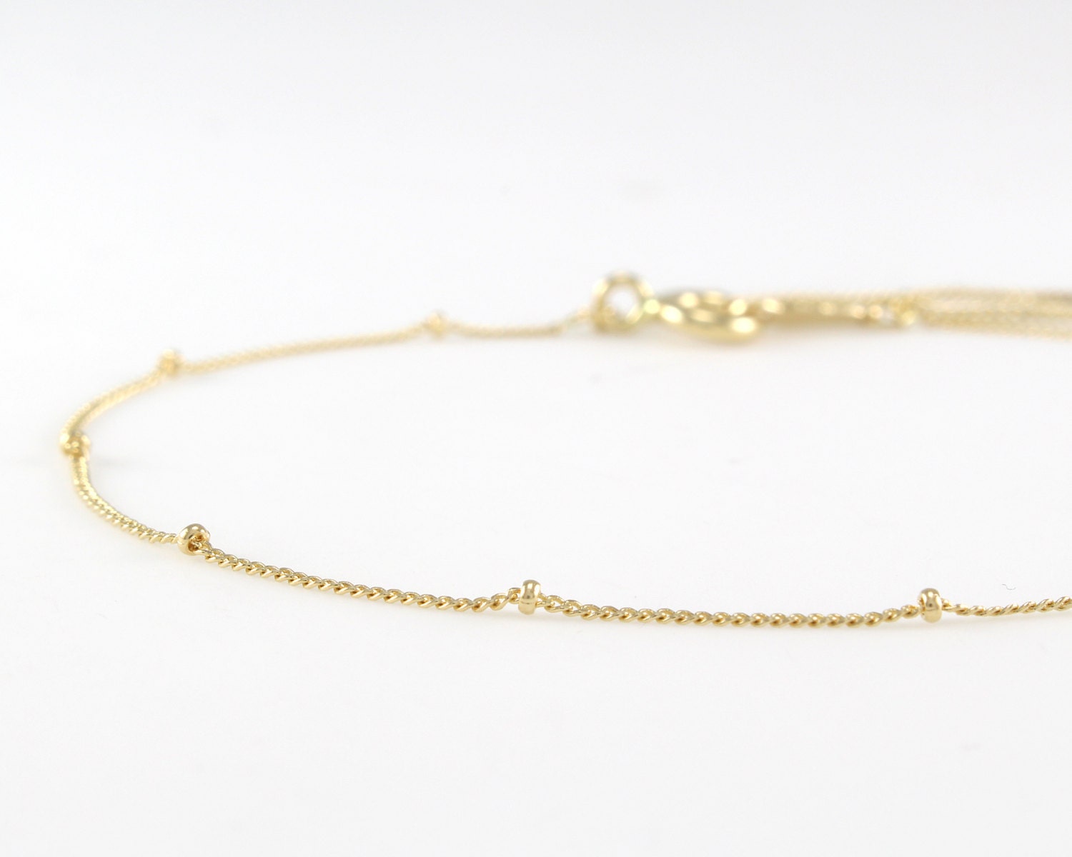 Bracciale delicato in oro massiccio 14K, bracciale a catena delicata 14K, catena sottile in oro 14K, bracciale a strati 14K, bracciale con gocce di ru