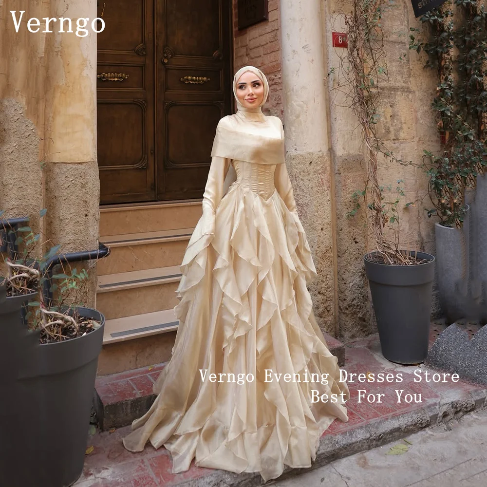 Verngo Beige A-Linie Abendkleid mit vollen Ärmeln, Stehkragen, plissiert, formelle Anlässe, elegante muslimische Ballkleider, individuell gestaltet