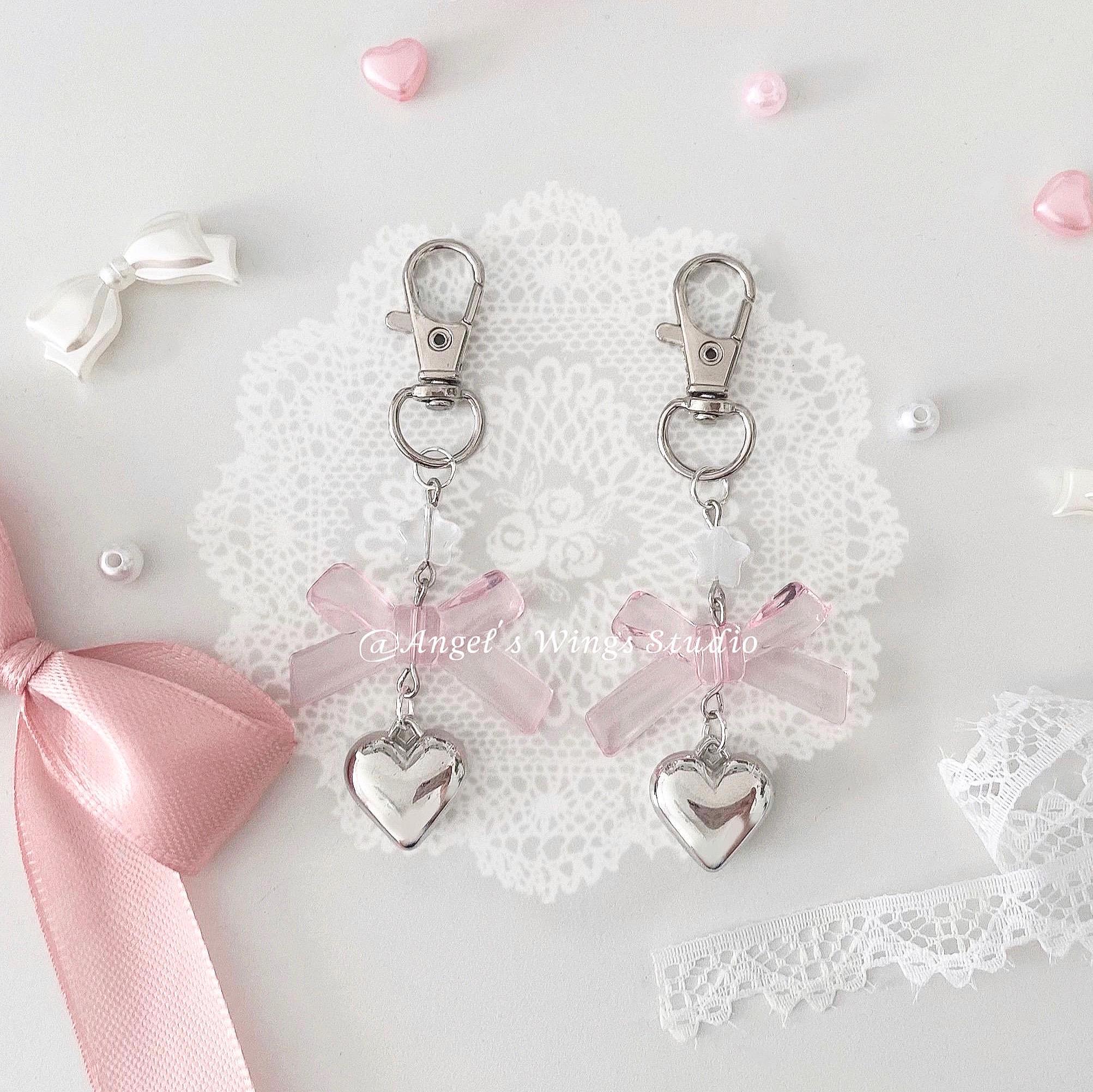 Bellissimo portachiavi in miniatura con ciondolo a forma di cuore in argento, ciondolo estetico fatto a mano con fiocco rosa e argento, portachiavi co