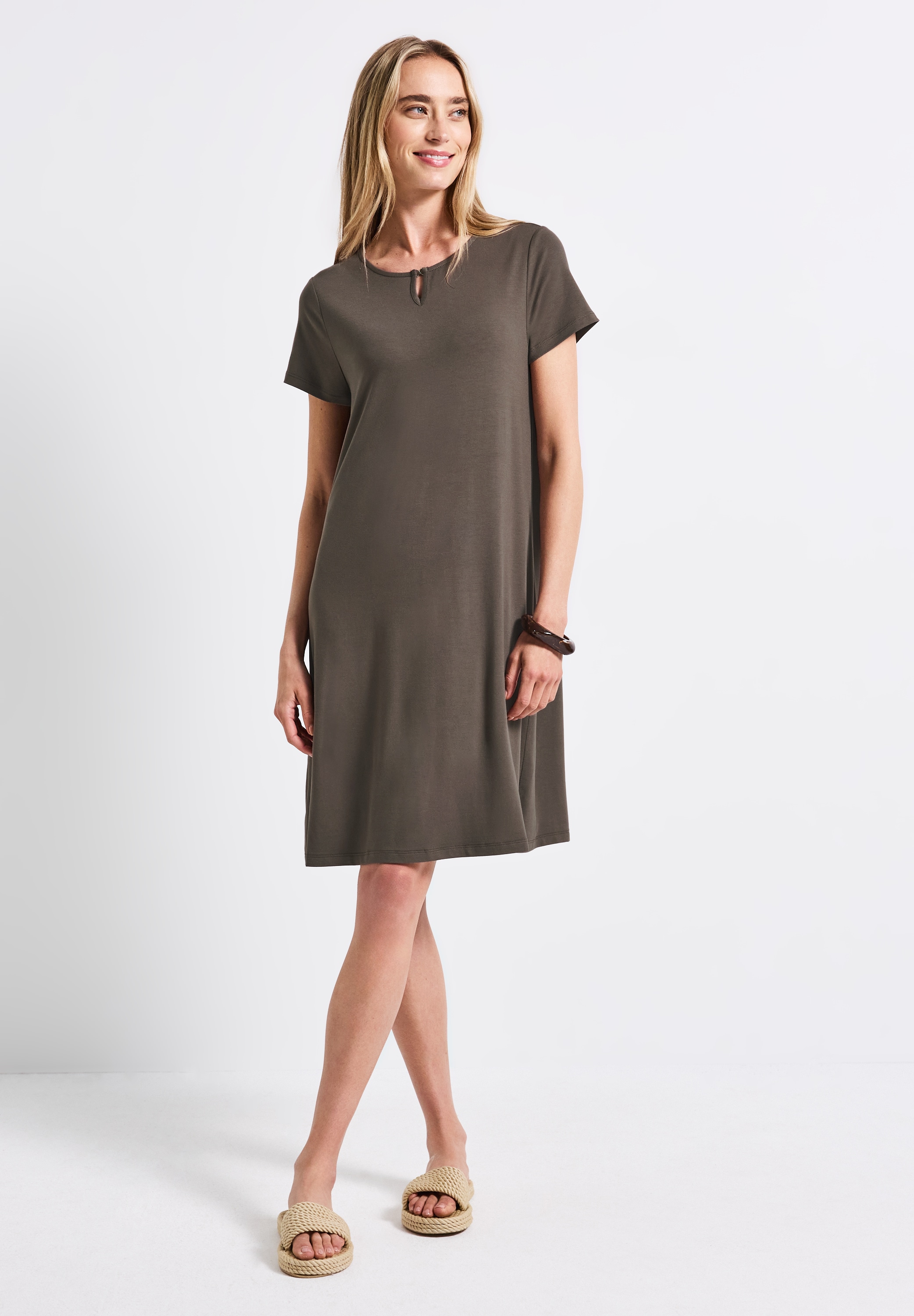 Sommerkleid STREET ONE, Damen, Gr. 42, EURO-Größen, braun (nomad braun), Stoff, 95% Viskose, 5% Elasthan, unifarben, normal knielang, Rundhals, Bündchen, Kleider Sommerkleid, soft und trageangenehm