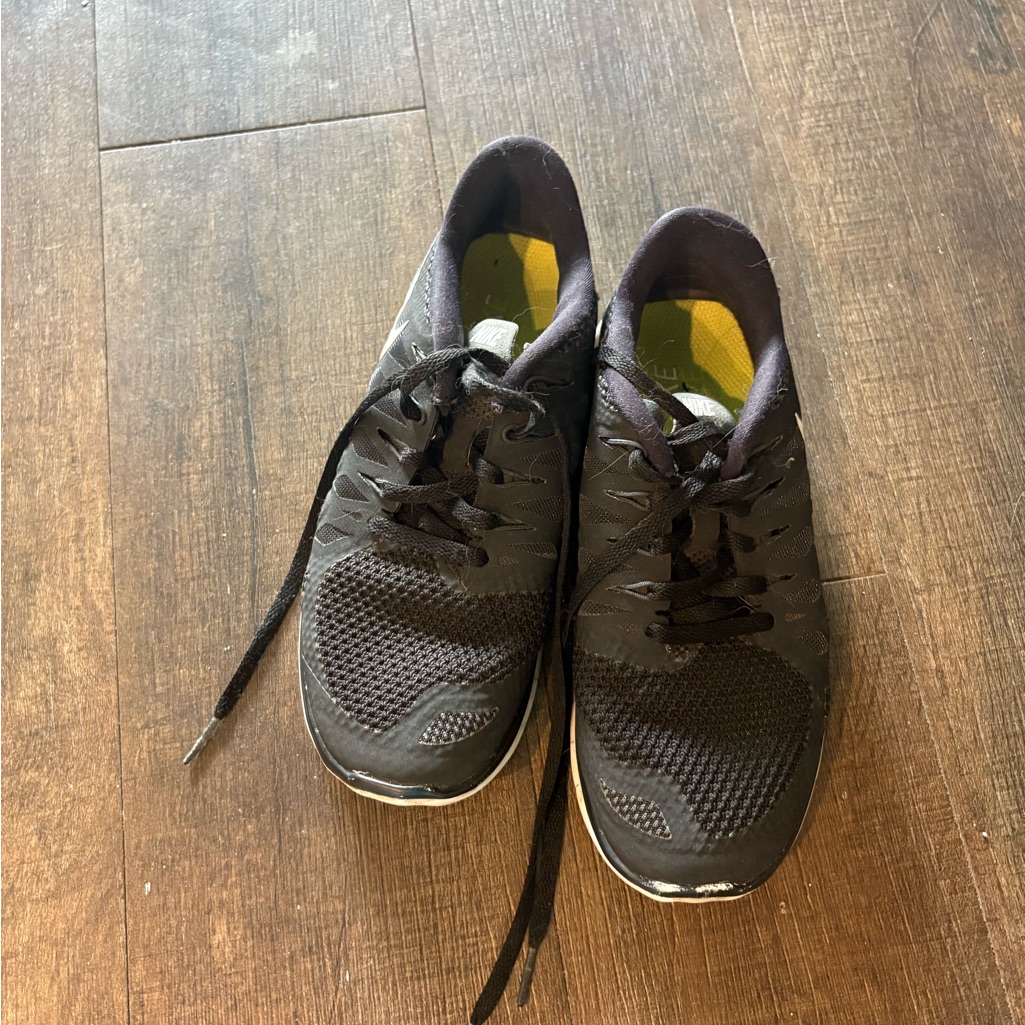 Nike Shoes | Women’s Black Nike Tennis Shoes | Color: Black | Size: 6