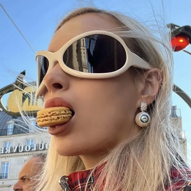 Übergroße Y2K-Sonnenbrille für Damen, trendig, großer Rahmen, Vintage-Sonnenbrille, modisch, futuristisch, Punk, Silbertöne, 2000er-Jahre Image