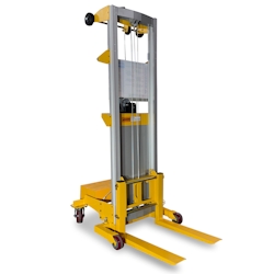 Oswald Transportgeräte Materiallift AML181G mit Gegengewicht 181 kg Tragkraft 2500 mm Hubhöhe Image