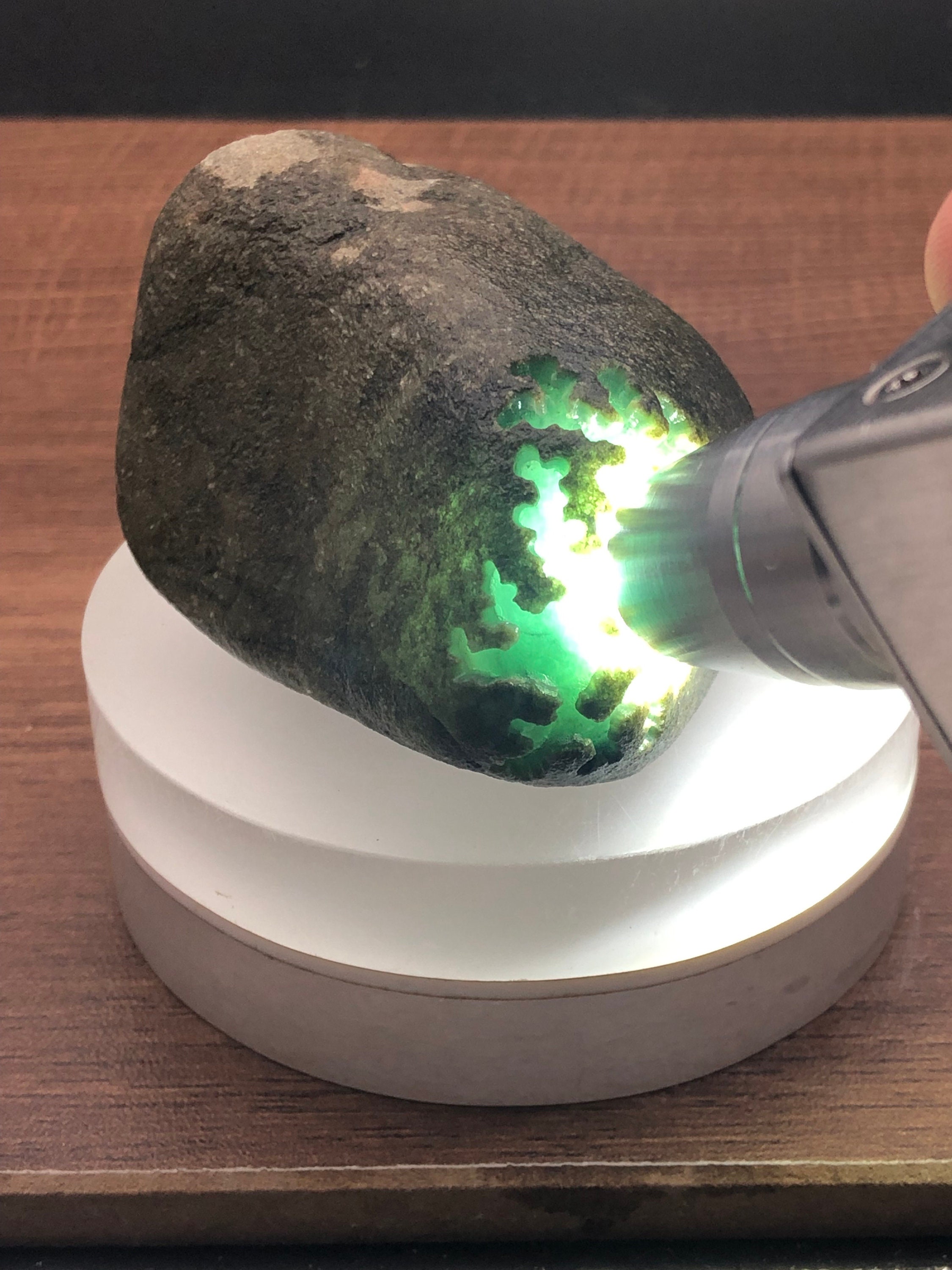 Giada ghiacciata, blu lago, giadeite, giadeite birmana, pietra di giada, giada grezza, ciondolo di giadeite, gioielli, giada intagliata