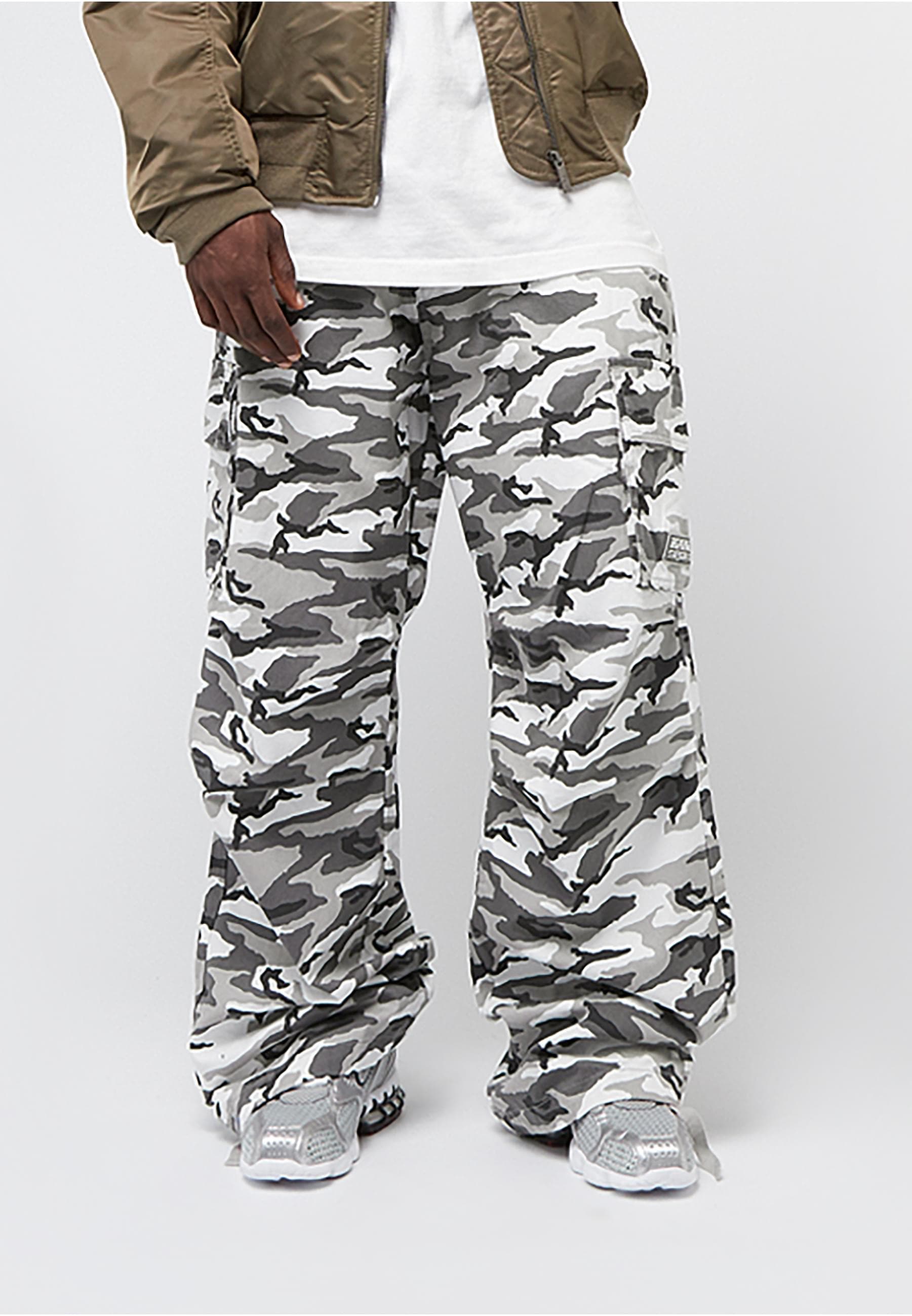 Cargohose KARL KANI "Karl Kani Spor t Patch Camo Cargo Pants", Herren, Gr. M, US-Größen, grau, schwarz, sanftes weiß, 100% Baumwolle, relaxed fit, Hosen Cargohose