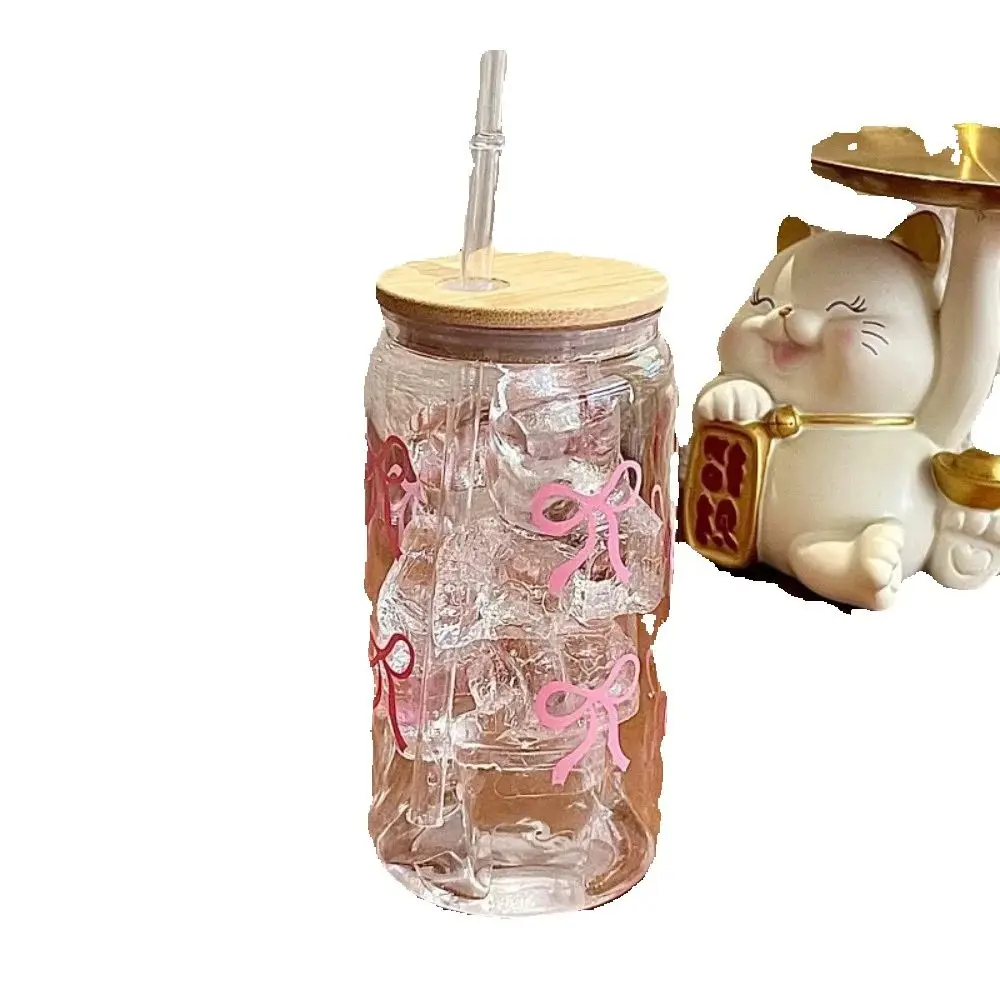 Einfacher Wasserbecher aus Kunststoff, großes Fassungsvermögen, 500 ml, Milchteebecher mit Deckel und Strohhalmen, Kaffeetasse mit Schleifenmuster für Studenten Image