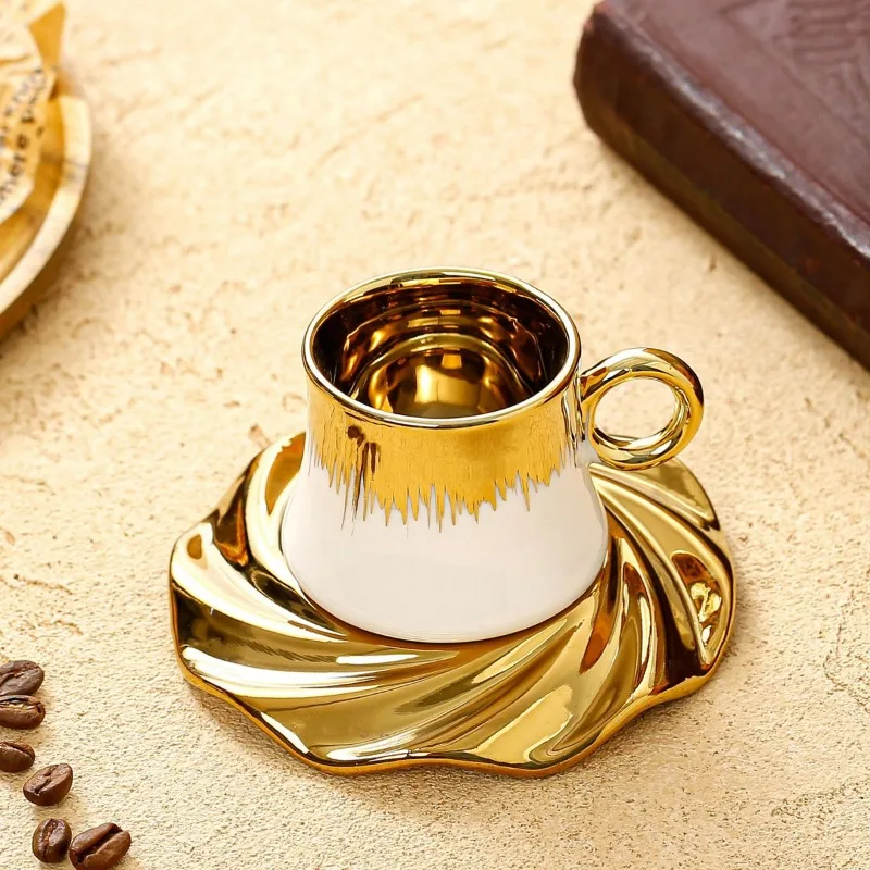 Hochwertiges, mit Keramik überzogenes Kaffeetassen-Teller-Set aus dem Nahen Osten aus Saudi-Arabien, goldenes Geschenkbox-Set für Tassen und Untertassen Image