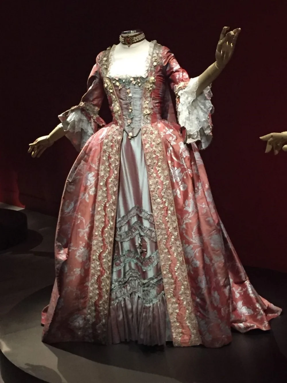 Abito anni '1770 a la francaise Regina vittoriana Maria Antonietta Abito barocco rococò con schienale Abito da ballo principessa teatrale di Natale