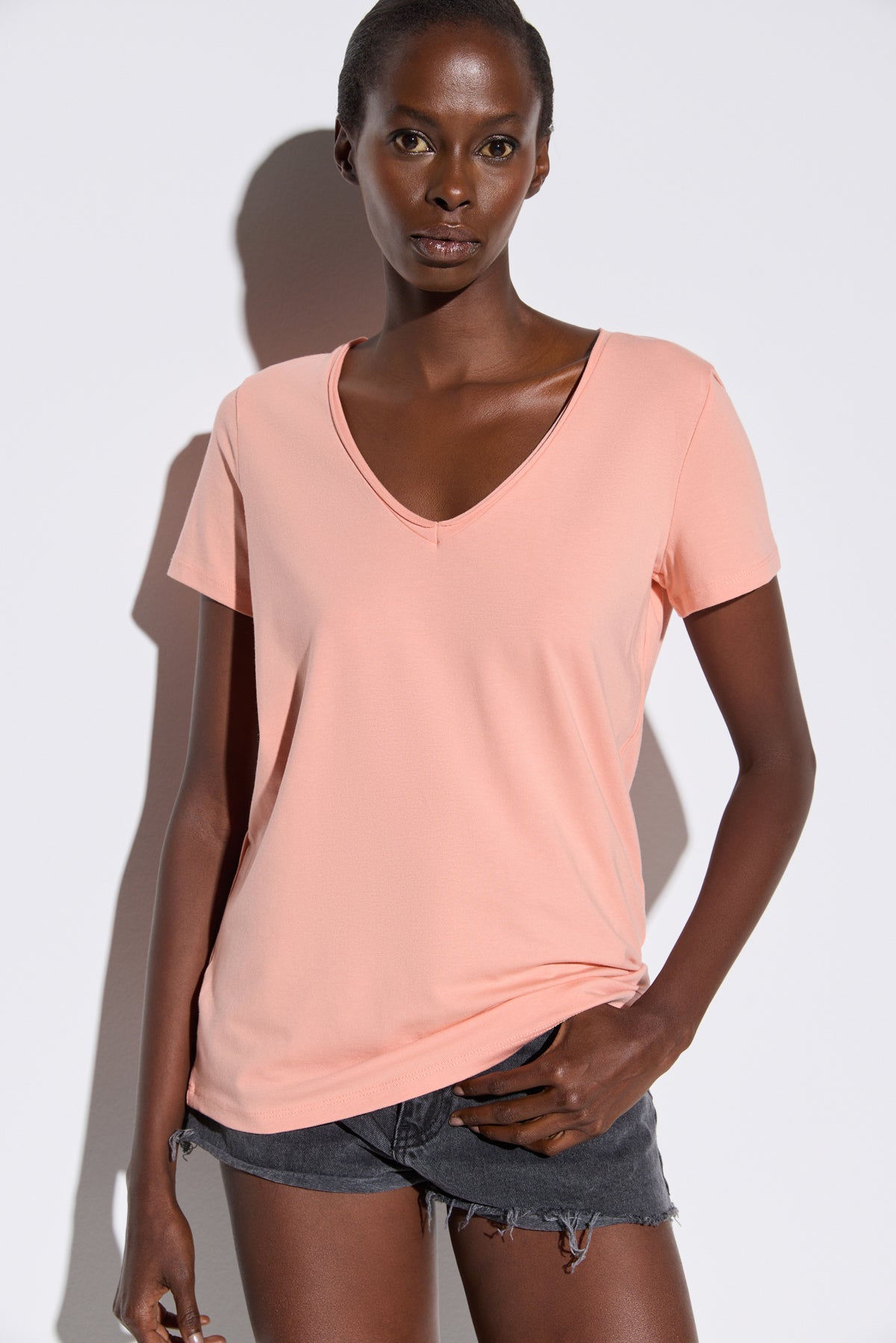 V-Ausschnitt Lycra Basic T-Shirt Image