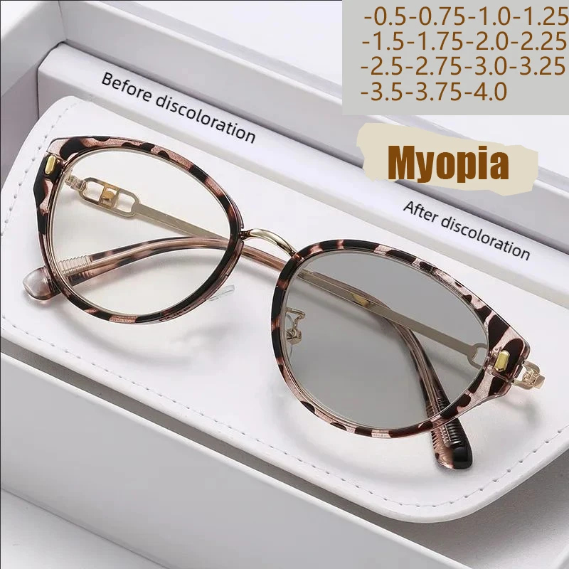 Lichtempfindliche, farbwechselnde Myopiebrille mit weißem, großem Rahmen, um Ihr Gesicht kleiner aussehen. Myopiebrille 053 Image