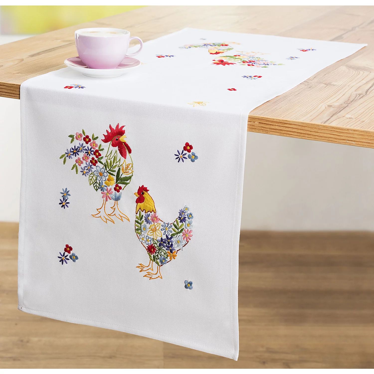 Chemin de table à broder "poules multicolore