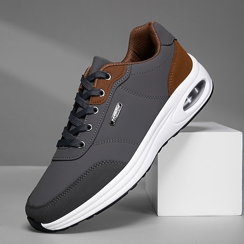 Marineblaue und hellbraune Herren-Sportschuhe mit luftgepolsterter Sohle – bequeme und modische Schuhe für Freizeit, Reisen und den Alltag Image