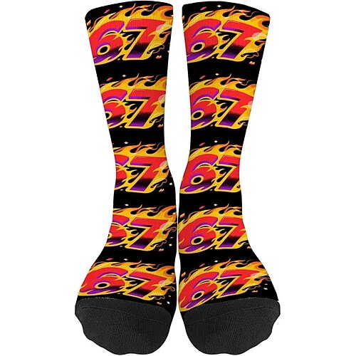 Lustige Socken mit dem 67-Meme, sportliche Crew-Socken, lässige, nahtlose Socken mit Print aus weichem, atmungsaktivem Material, bequemer Alltags-Sportstil zum Gehen, Laufen und fürs Fitnessstudio. Image
