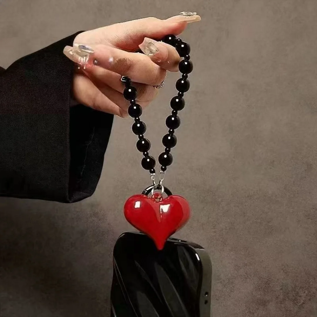 Personalisierte kreative rote herzförmige Perlen-Mobilkette im „Ins“-Stil, süßer und cooler Vibe, herzförmiger Anhänger für Ke Image