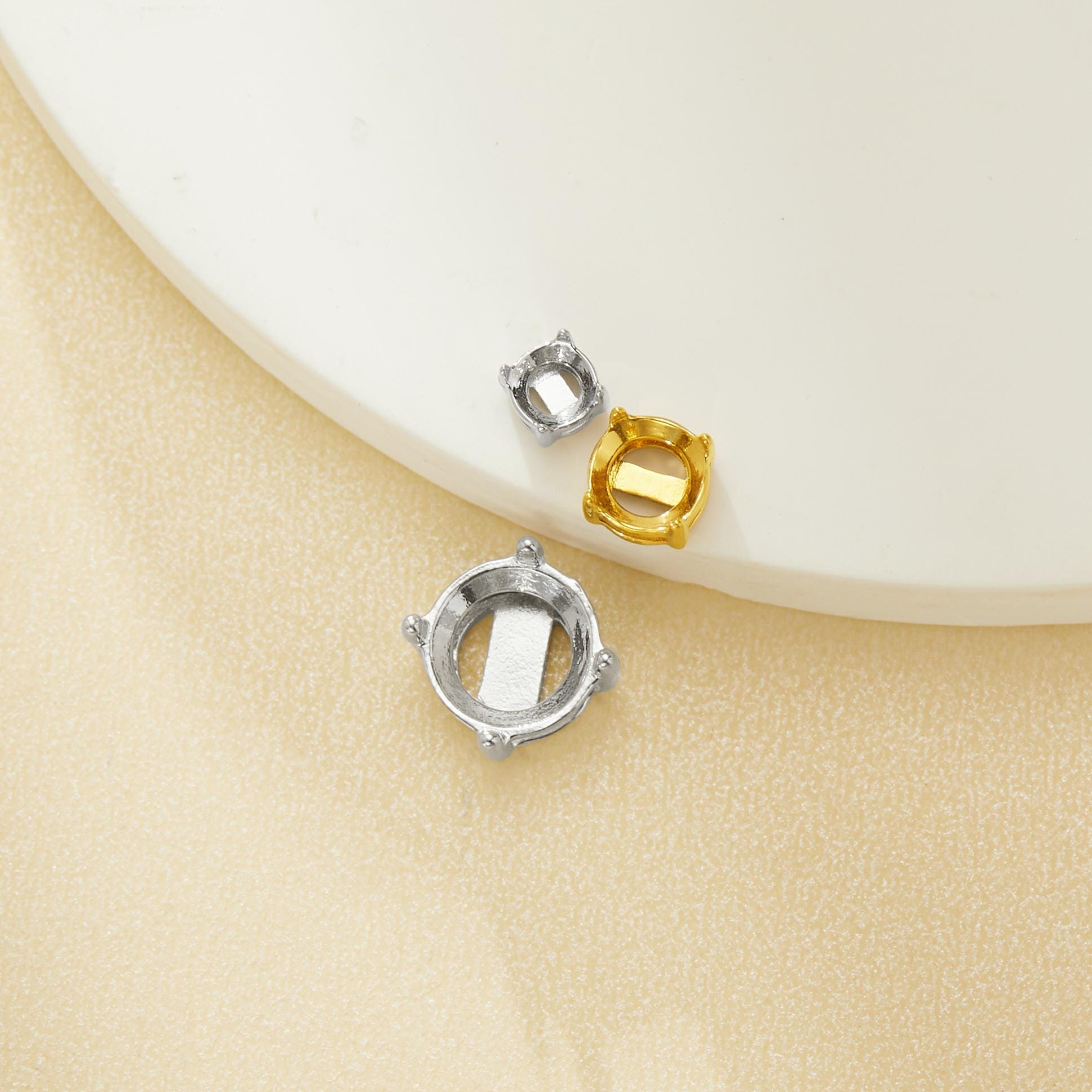 Ciondolo con castone a griffe rotonde, ciondolo in acciaio inossidabile color oro, ciondolo minimalista rotondo e semplice, base per pietre sfaccettat