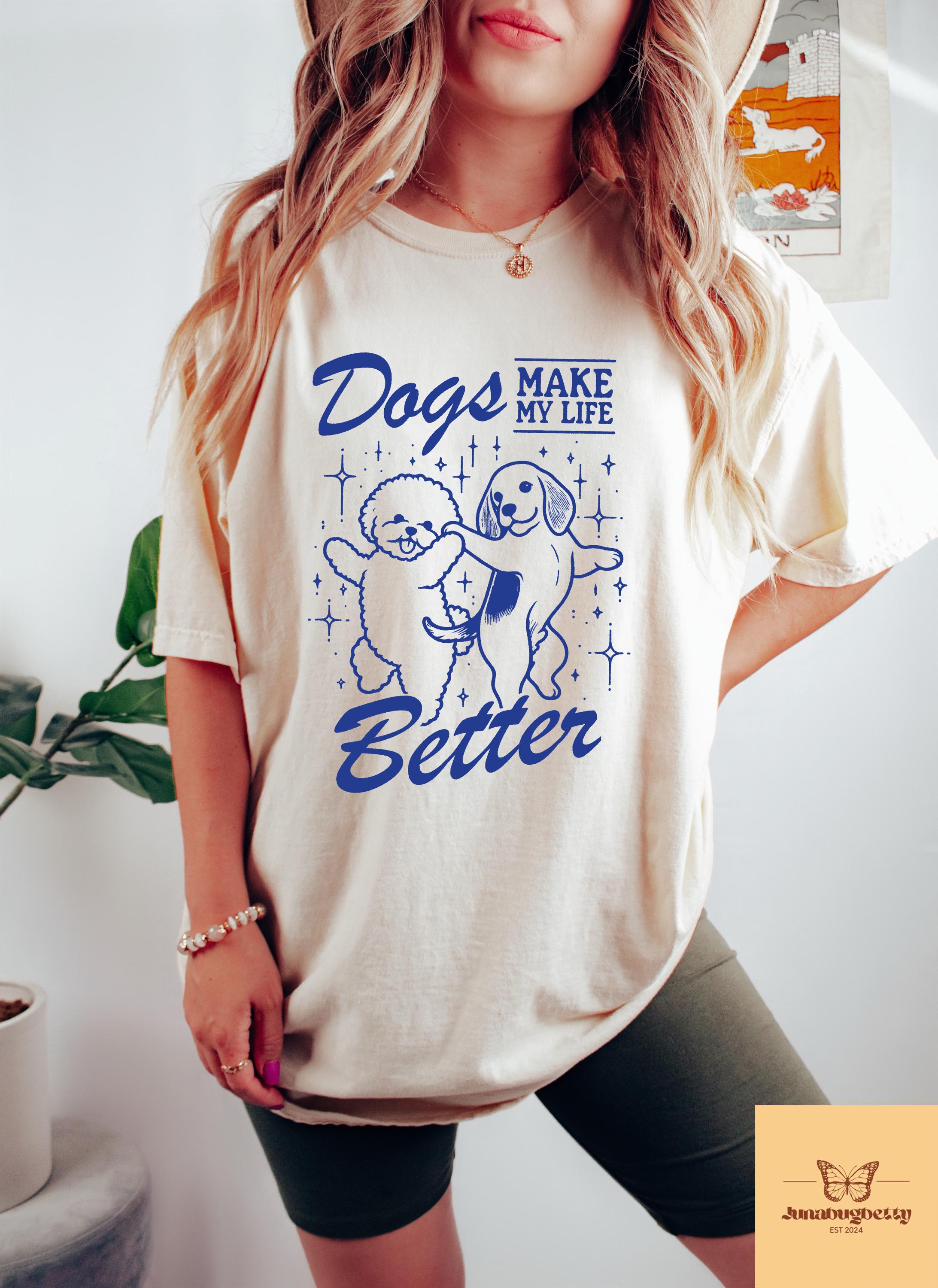 "Maglietta comoda \"I cani mi rendono la vita migliore\", felpa divertente con cane, maglietta con grafica retrò per cani, regalo per amanti dei cani, ma"