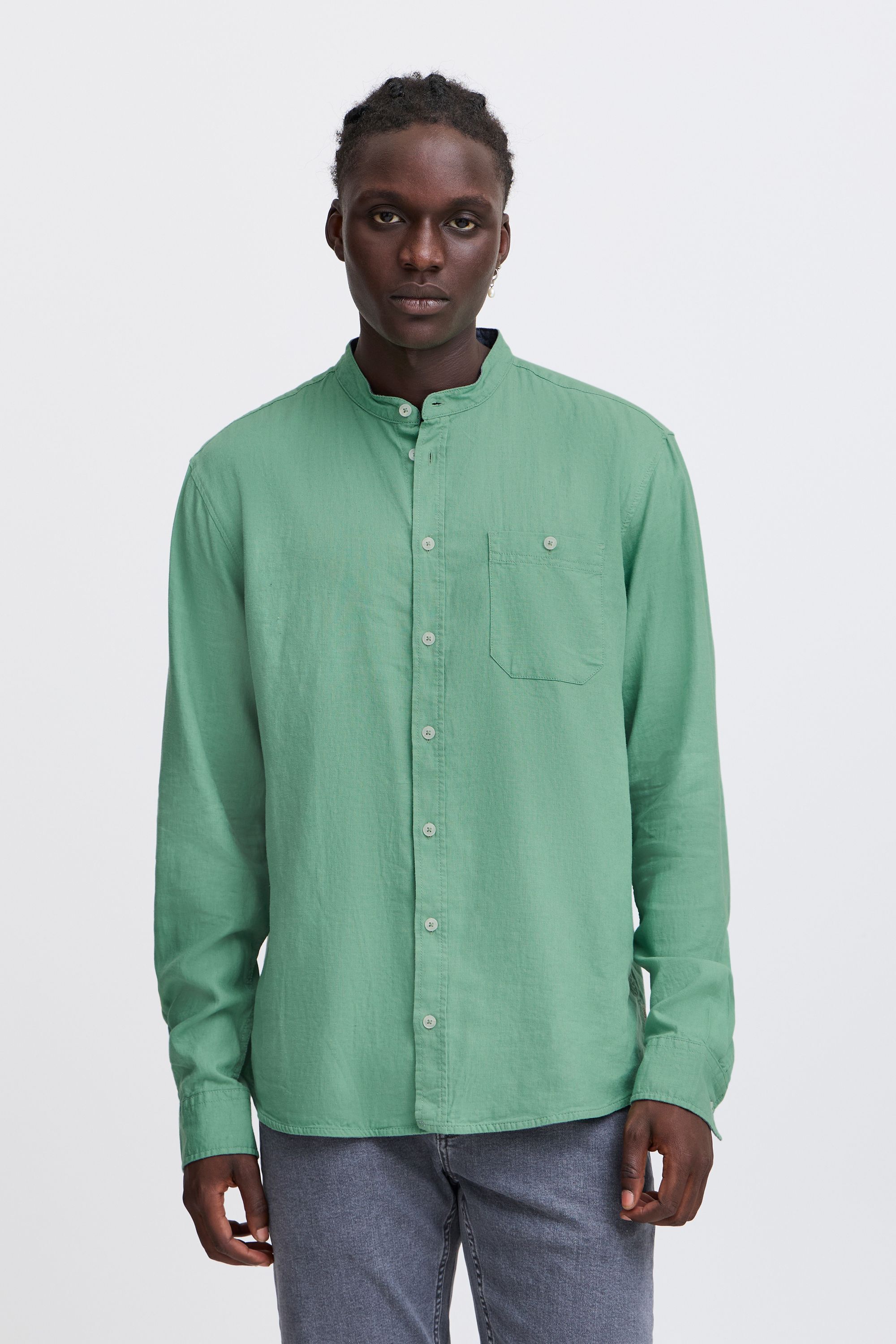Langarmhemd BLEND "BHBobby Shirt mandarin", Herren, Gr. M, US-Größen, grün (malachite grün), 55% Leinen, 45% Viskose, unifarben, regular fit, ohne Ausschnitt, gerader Abschluss, Hemden, Stilvolles Langarmhemd aus Leinenmix